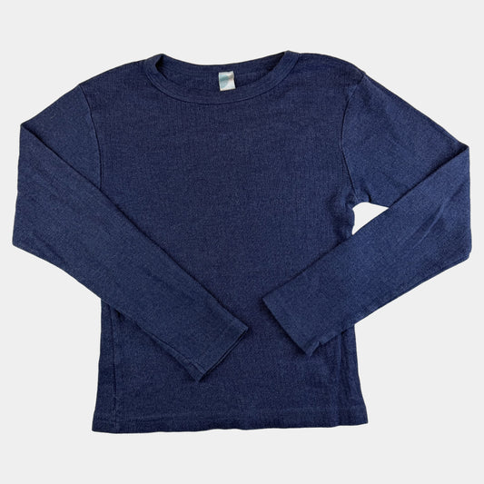 Blaues Kinder-Langarmshirt aus Rippstoff mit Rundhalsausschnitt – front