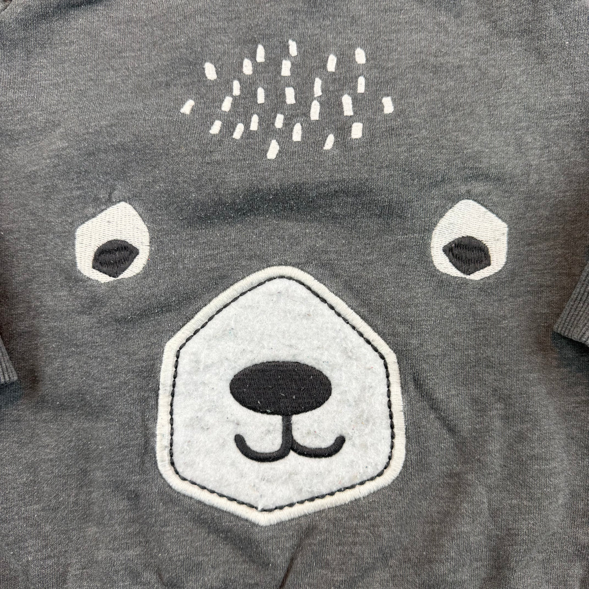 Graues Kinder-Sweatshirt mit Bärengesicht-Print – detail