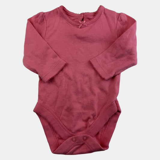 Rosa Langarm-Babybody mit Schleifchen und Druckknöpfen – front