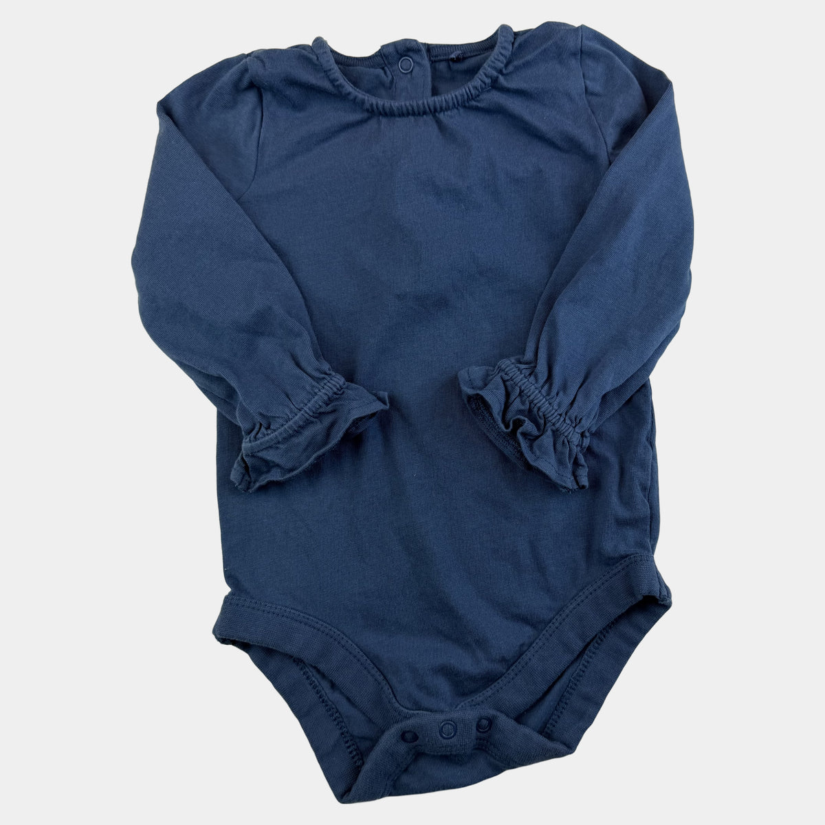Blauer Langarm-Body mit Rüschenbündchen und Druckknöpfen – front