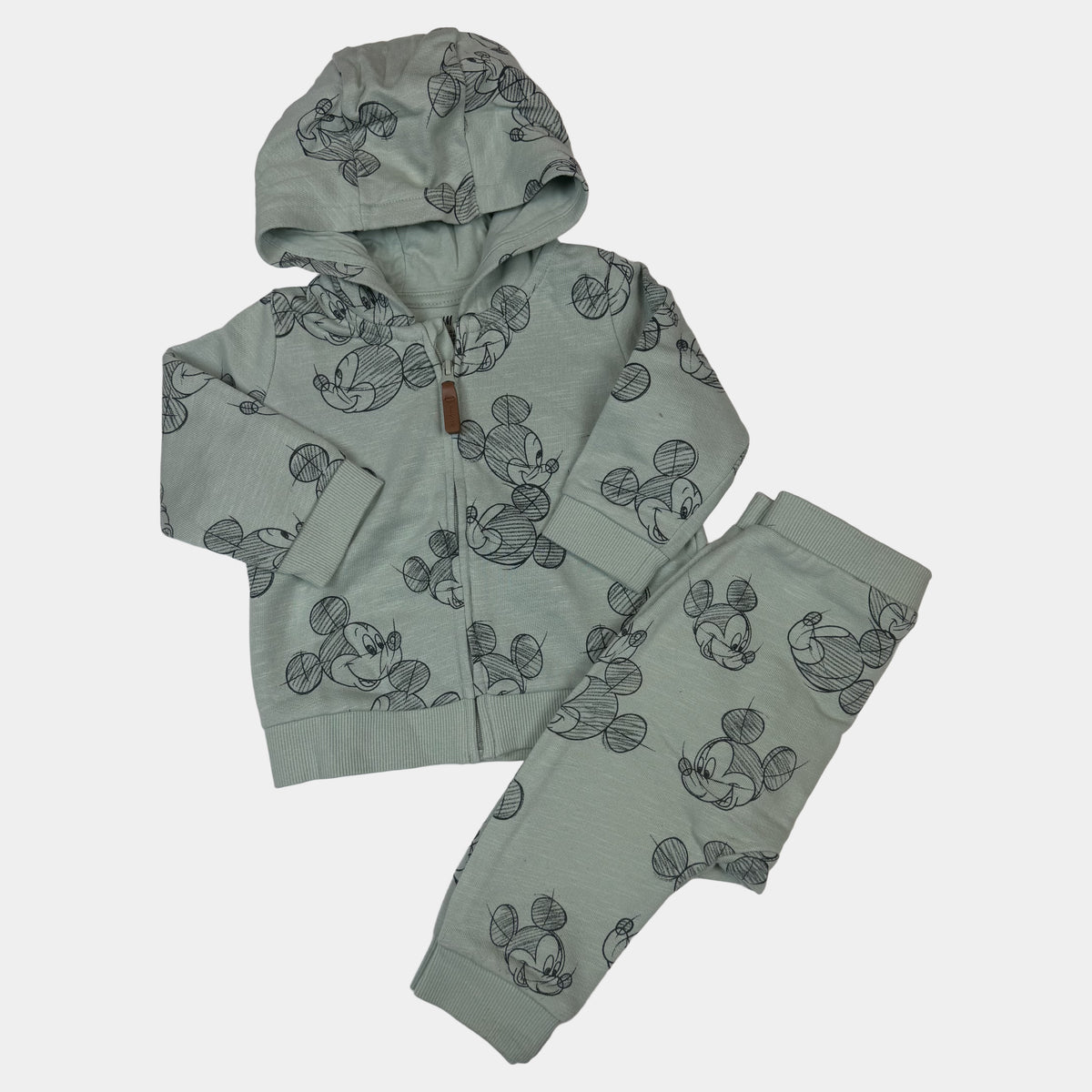 Mintgrünes H&M Disney Baby-Sweat-Set mit Mickey-Print, Kapuzenjacke und Jogginghose in Größe 68 – front