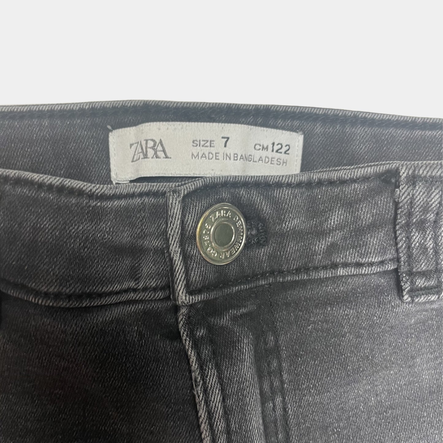 Graue Denim-Leggings mit schmalem Schnitt und Gürtelschlaufen – label