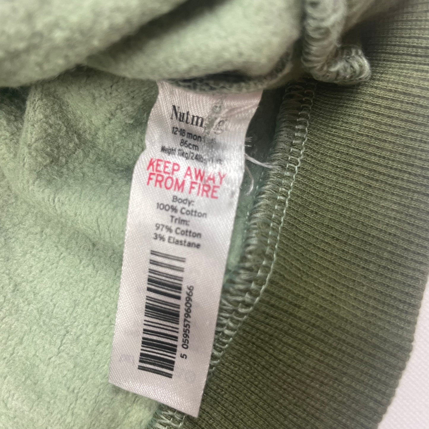 Camouflage Pullover mit Schriftzug 'CHEEKY CHOPS' – label