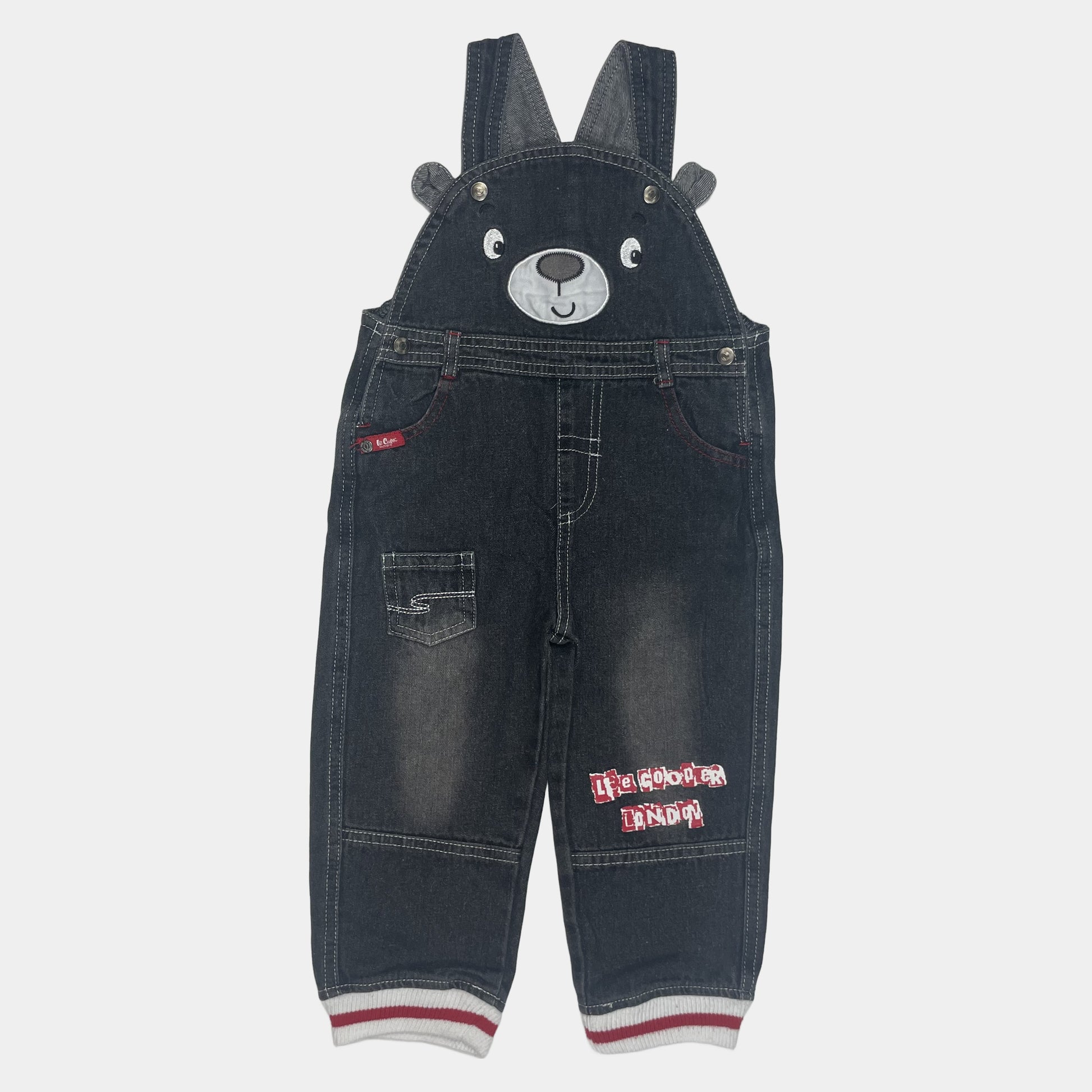 Grauer Denim-Overall mit Bärengesicht und roten Akzenten – front