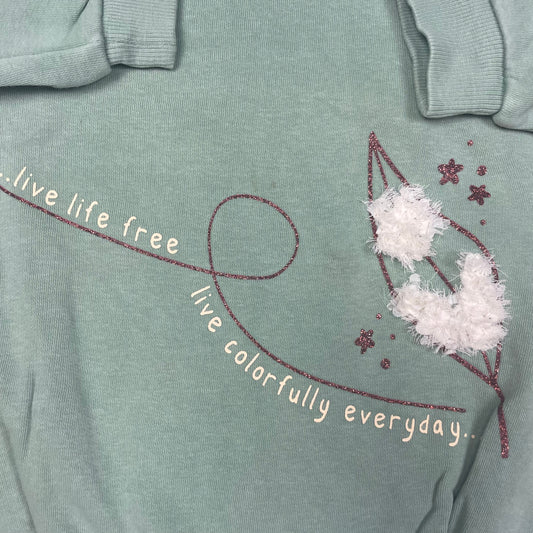 Grüner Pullover mit Motiv und Schriftzug – detail