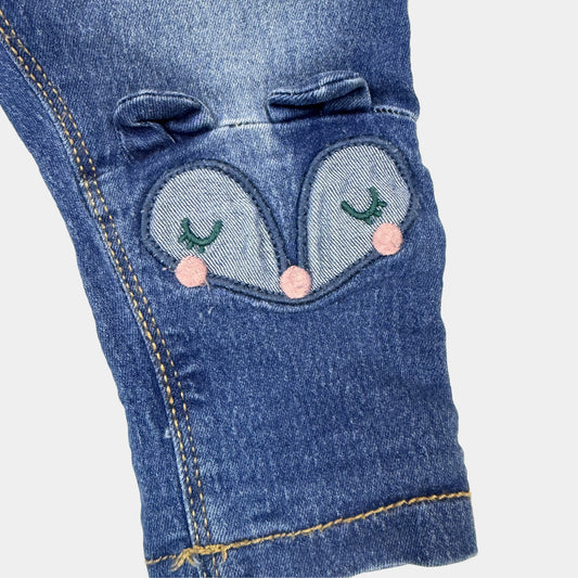 Blaue Baby-Jeans mit Tiergesichtern als Knie-Applikationen und elastischem Bund – pocket
