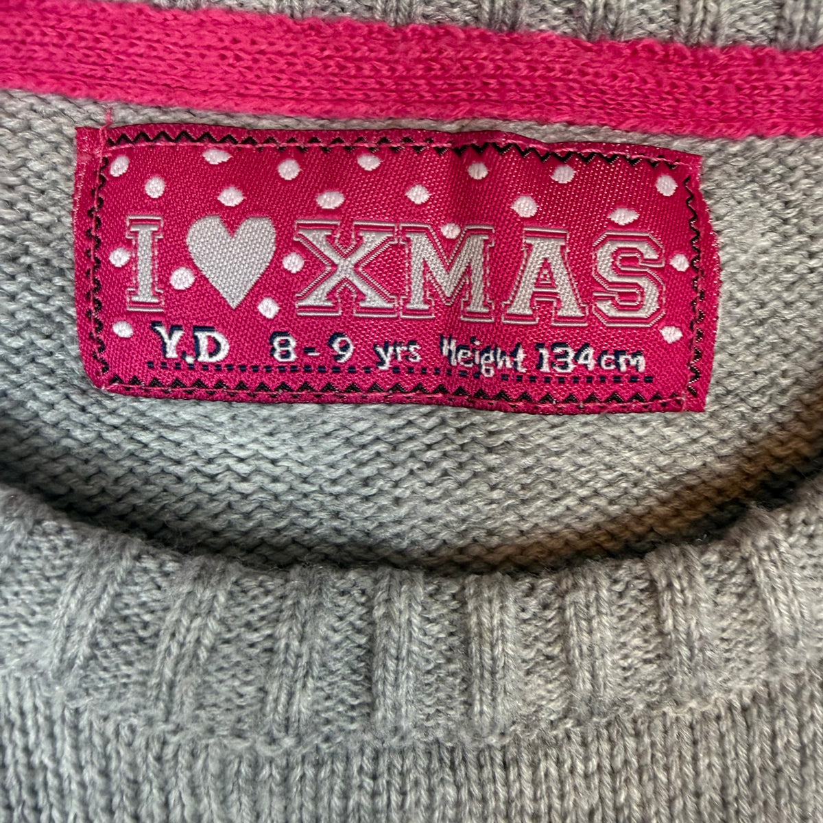 Grauer Kinder-Strickpullover mit Schneemann-Motiv und Schneeflocken – tag