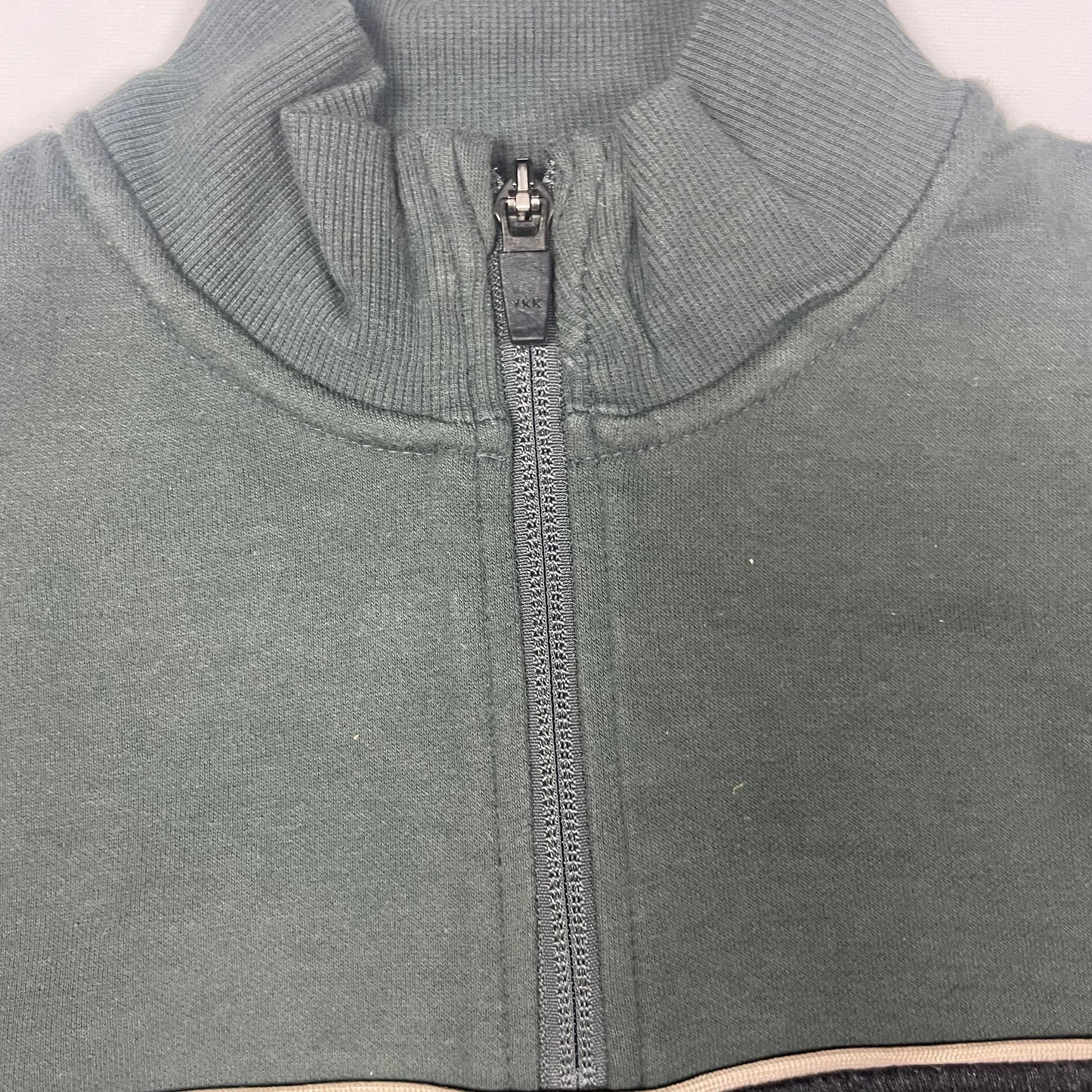 Grüner Baumwoll-Pullover mit colorblock Design und Reißverschluss – zip