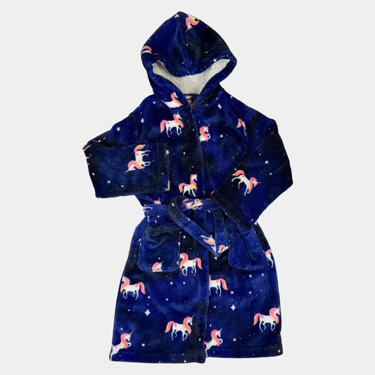 Dunkelblauer Kinder-Bademantel aus Fleece mit Kapuze, Einhorn- und Sternemuster, Bindegürtel und Taschen – front
