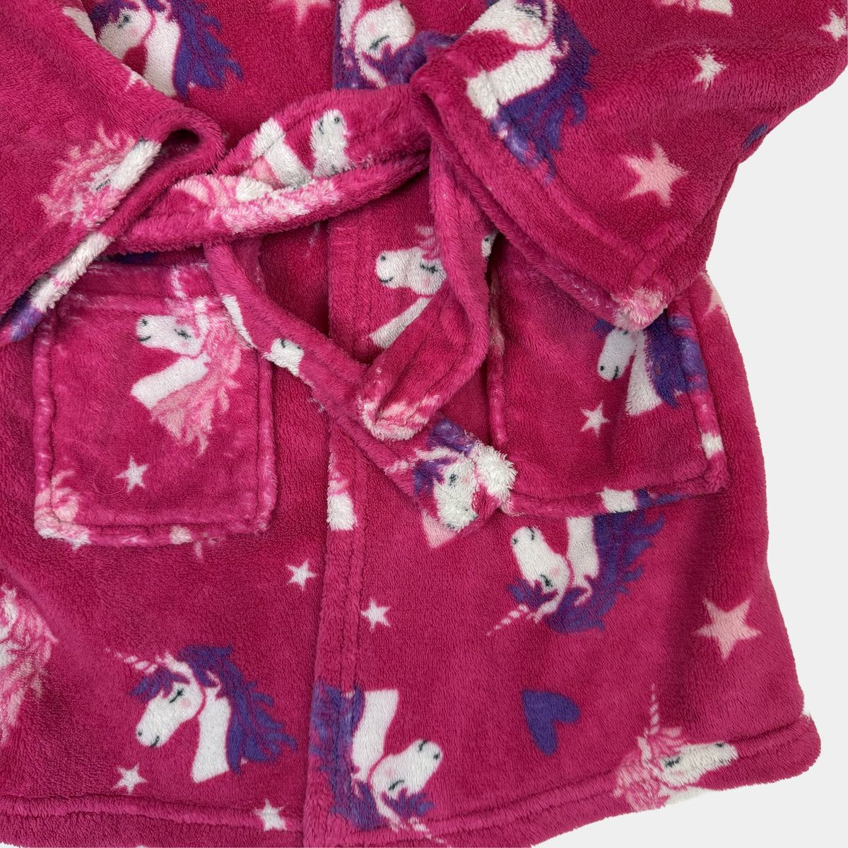 Pinkfarbener Fleece-Bademantel mit Kapuze, Einhorn-Print und Bindegürtel – detail