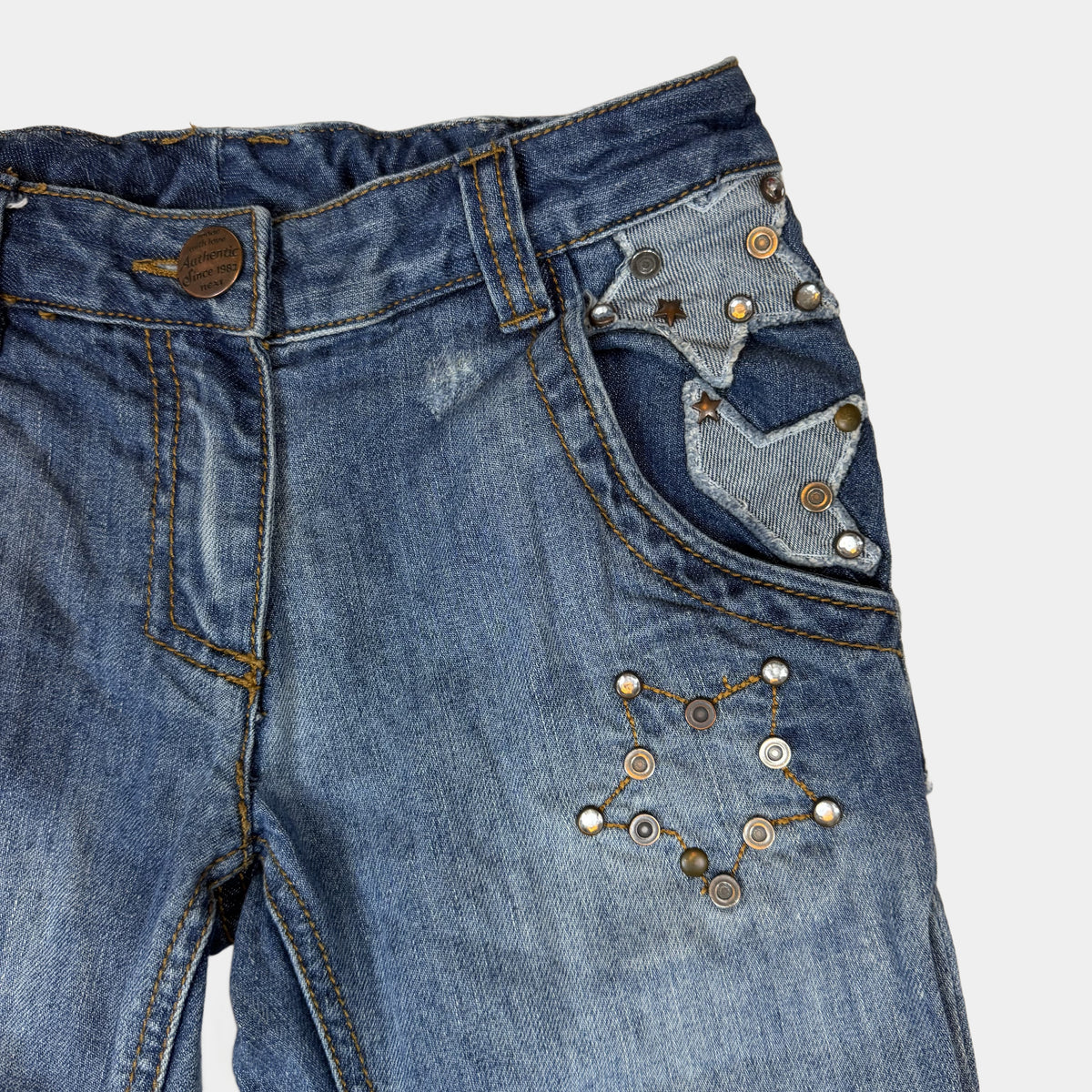 Blaue Kinder-Jeans aus Denim mit Nieten-Details und Stern-Applikation, Next – detail