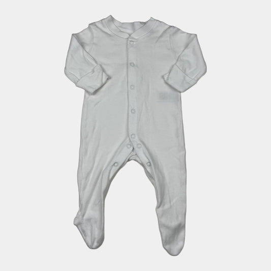 Weißer Baumwoll-Schlafanzug mit Druckknöpfen vorne und Fußbedeckung