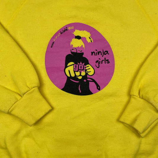 Gelber Pullover mit Ninja-Motiv für Kinder (Größe 7-8 Jahre) – detail