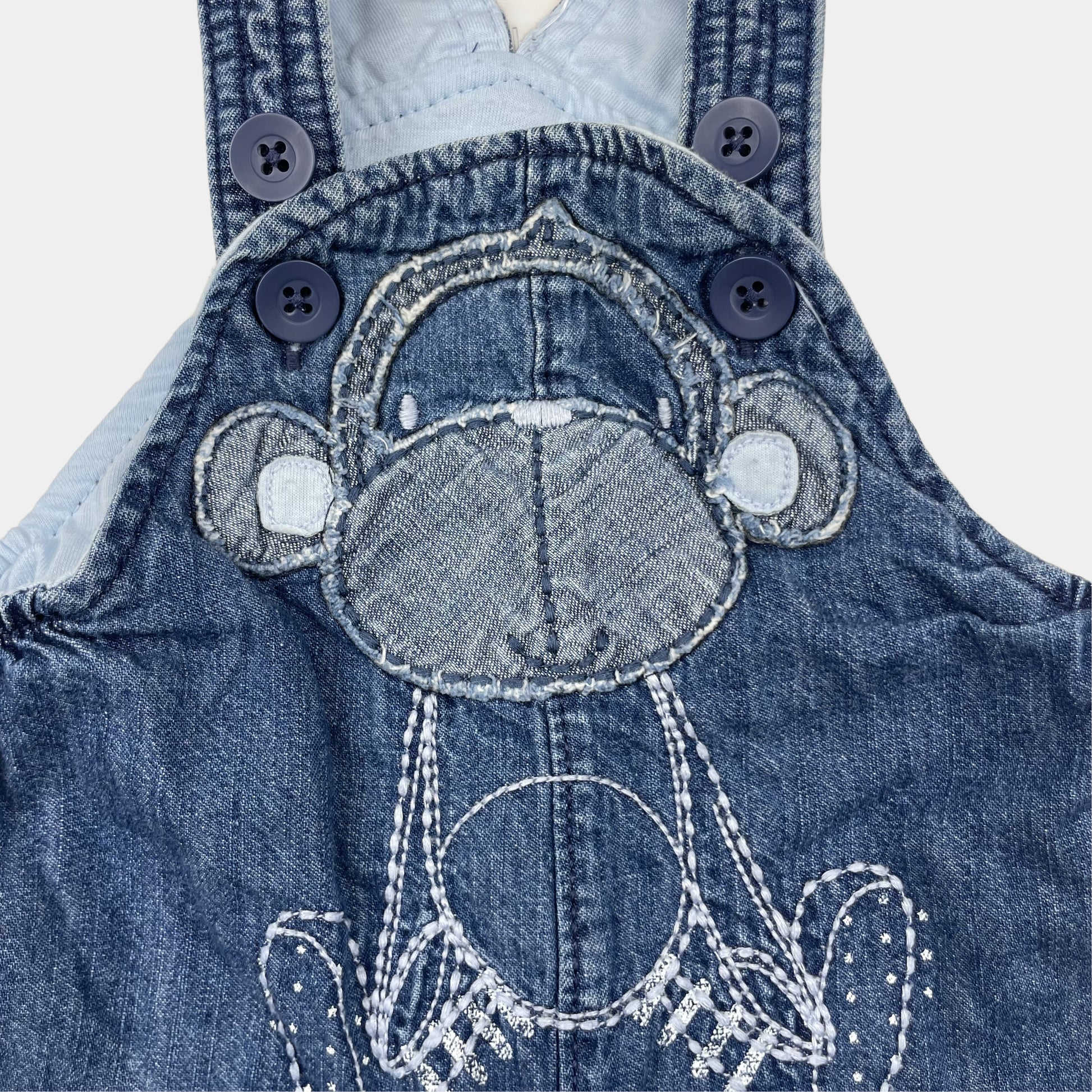 Blaue Denim-Latzhose mit Affenmotiv für Babys bis 3 Monate – detail