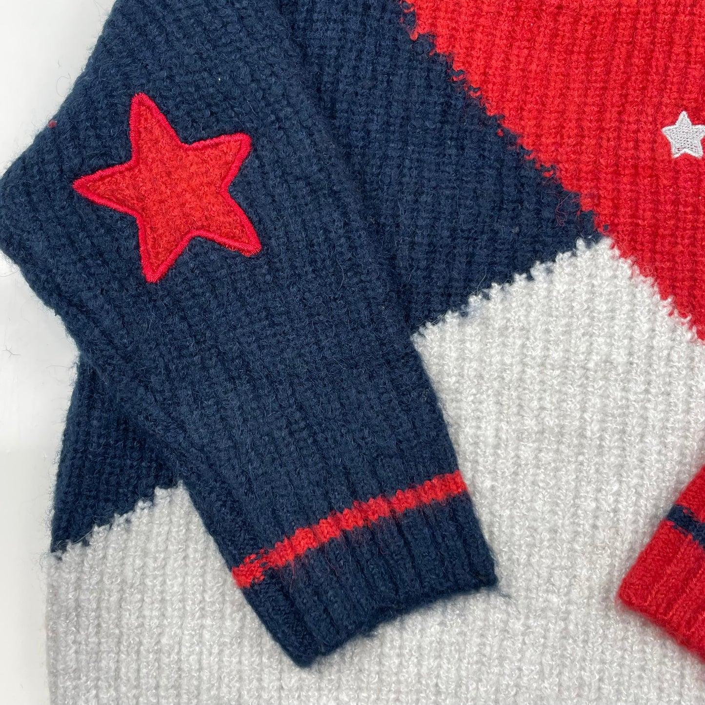 Roter Kapuzenpullover mit Sternenapplikationen für Kinder – fabric