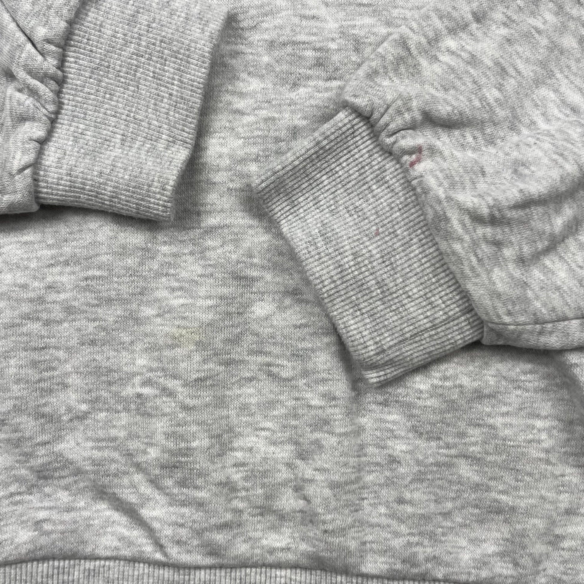 Grauer Kapuzenpullover mit LOVE-Aufdruck in Größe XS – detail