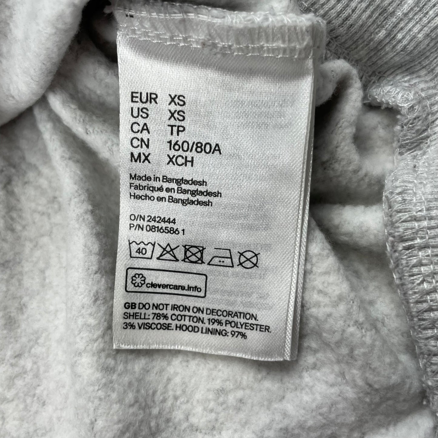 Grauer Kapuzenpullover mit LOVE-Aufdruck in Größe XS