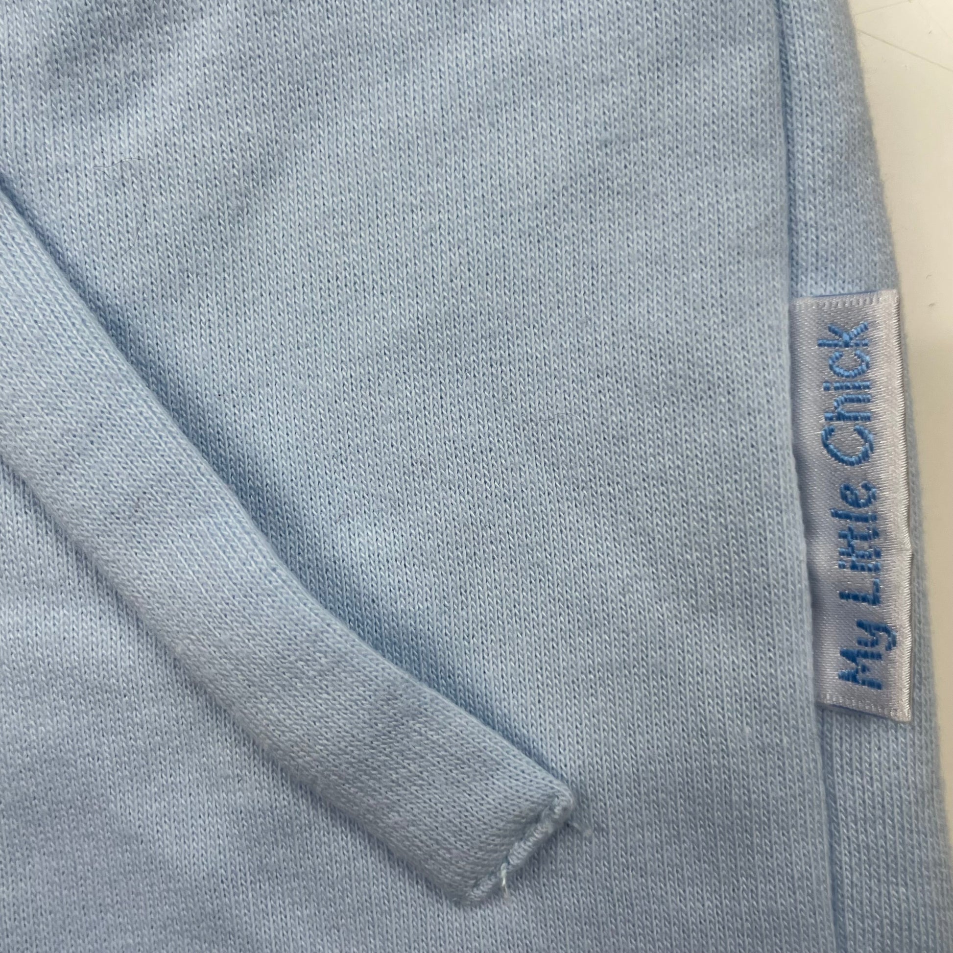 Blaue Polyester-Baumwoll-Weste mit Kapuze und gestepptem Design. – pocket