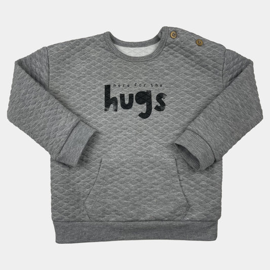 Graues Sweatshirt mit gestepptem Muster und Aufdruck 'here for the hugs' – front