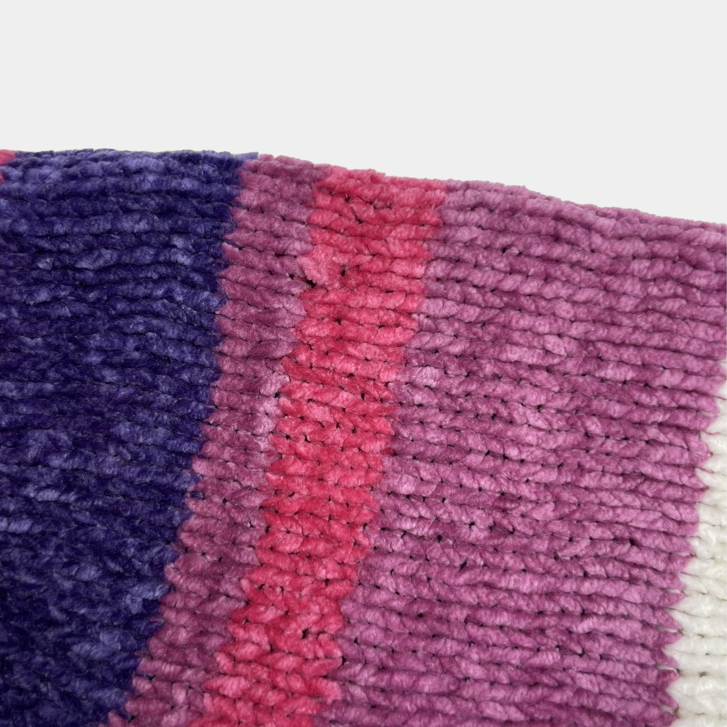 Gestreifte Strickjacke mit Knöpfen in Rosa, Lila und Weiß für Kleinkinder – fabric