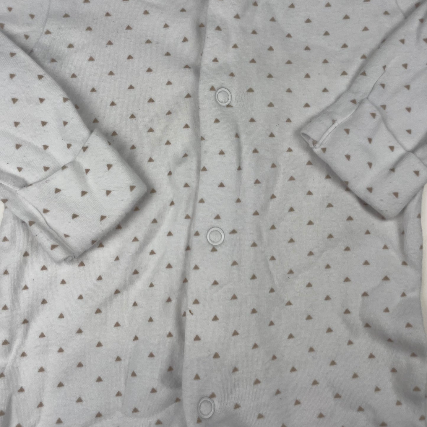 Weißer Baumwoll-Overall mit Pünktchenmuster und durchgehender Knopfleiste – detail