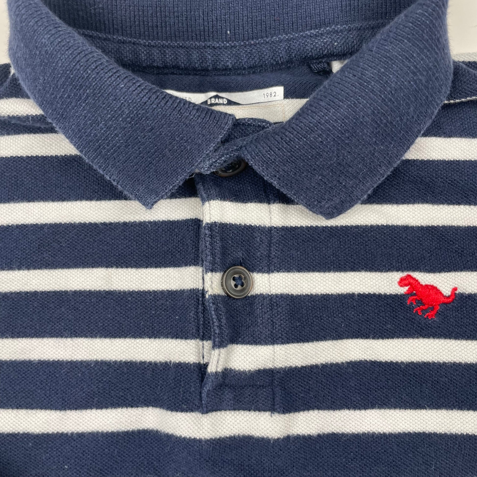 Gestreiftes dunkelblau-weißes Langarm-Poloshirt für Kinder mit gesticktem Logo – collar