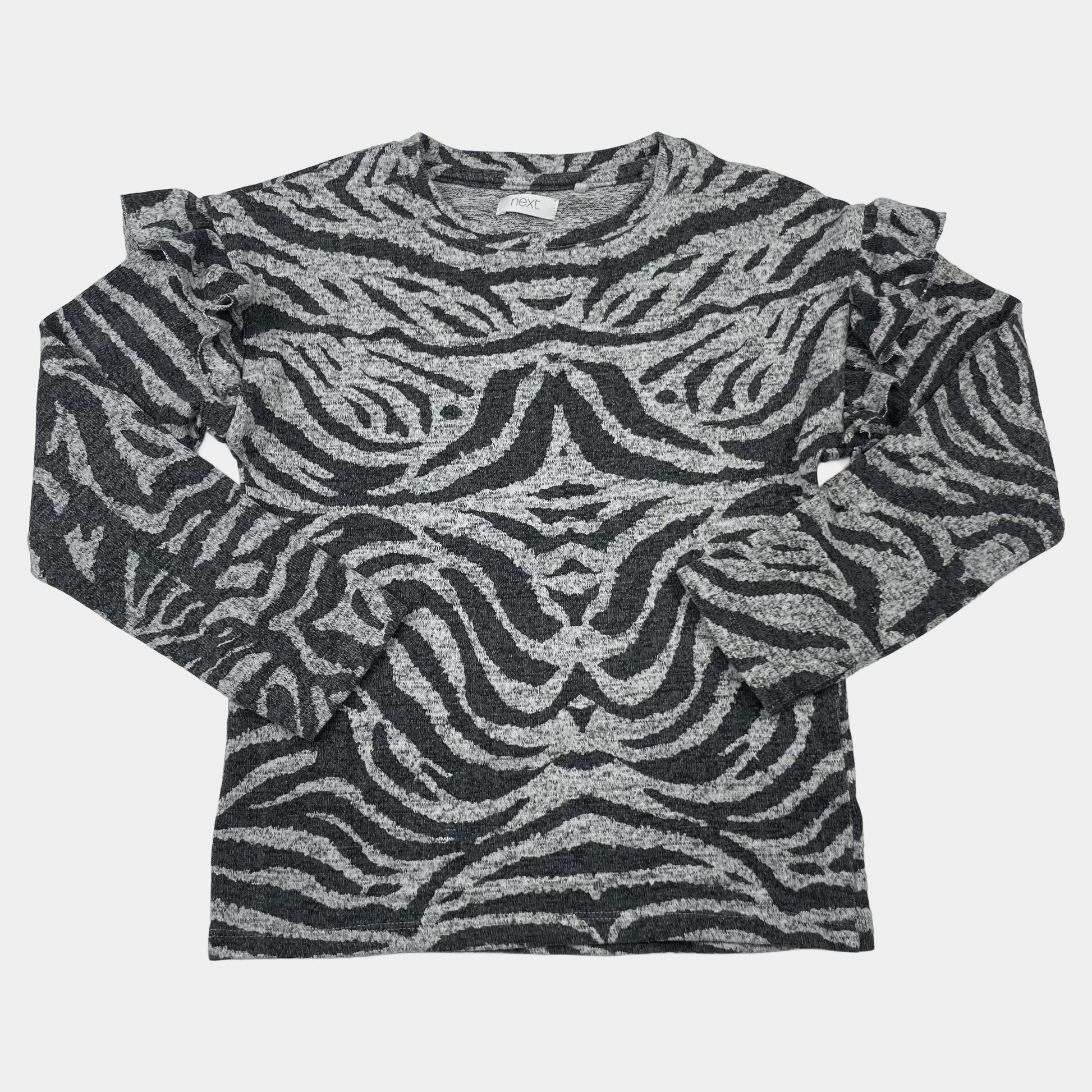 Grauer Pullover mit Zebramuster und Rüschen an den Schultern – front