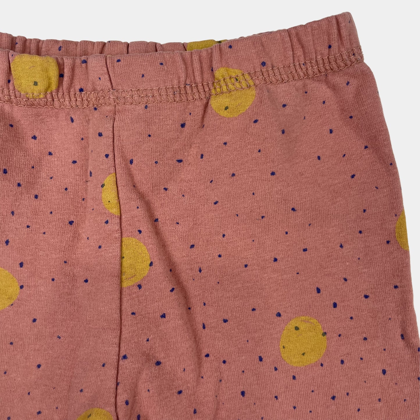 Rosa Babyhose mit gelbem Punktmuster und elastischem Bund