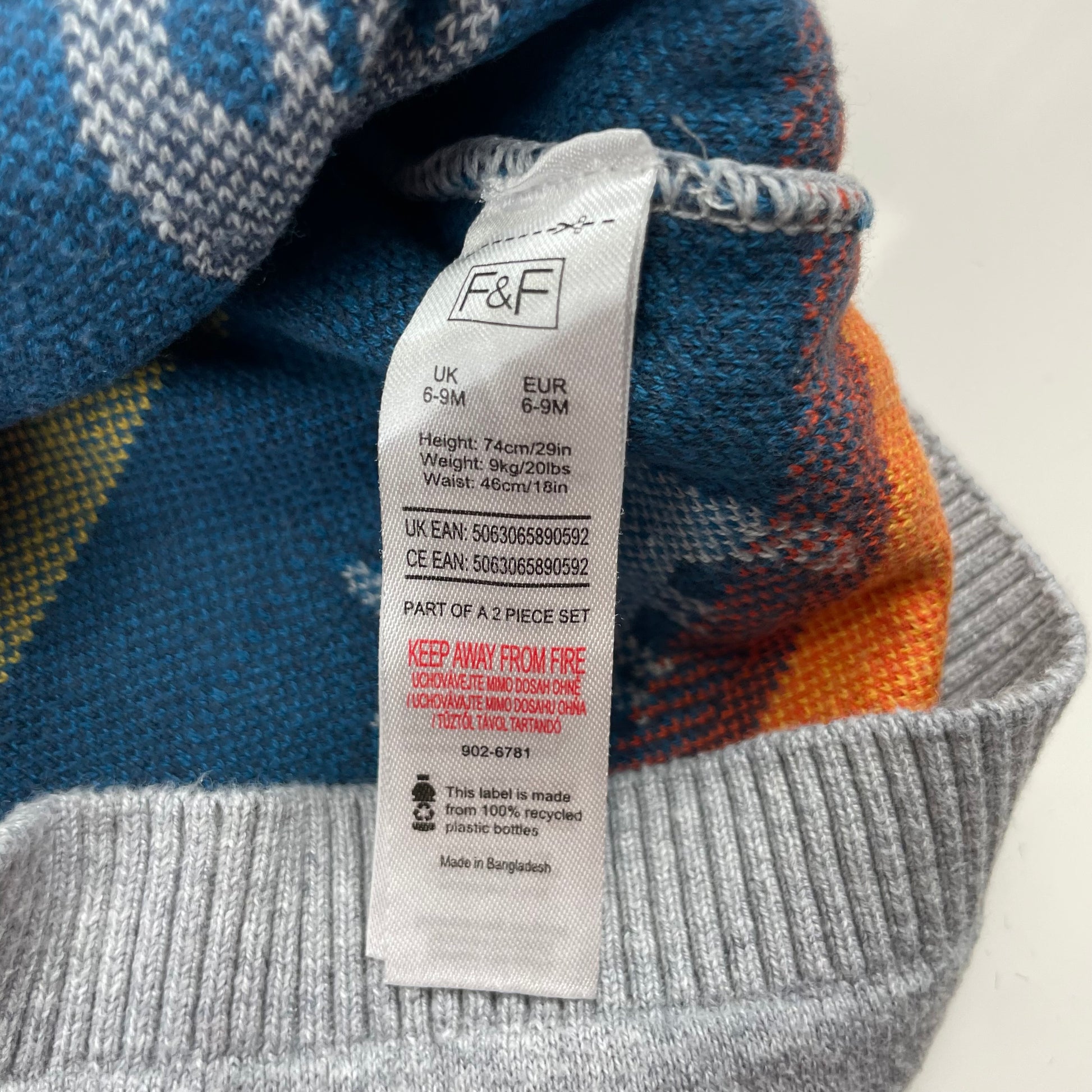 Grauer Pullover mit Dinosauriermuster für Kinder 6-9 Monate – label