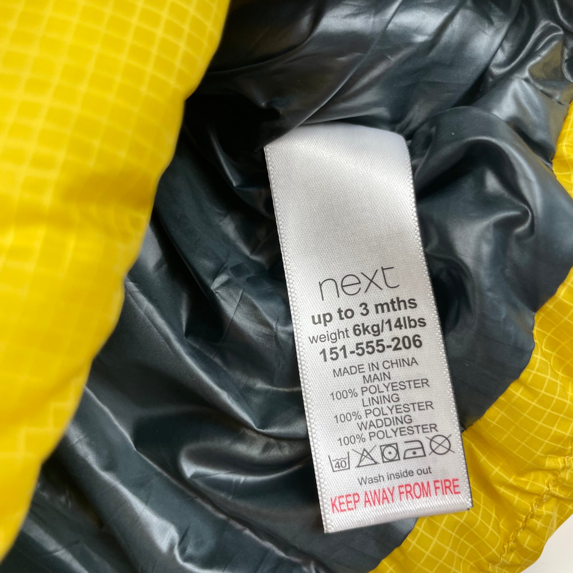 Gelbe Kapuzenjacke für Babys bis 3 Monate von Next – label