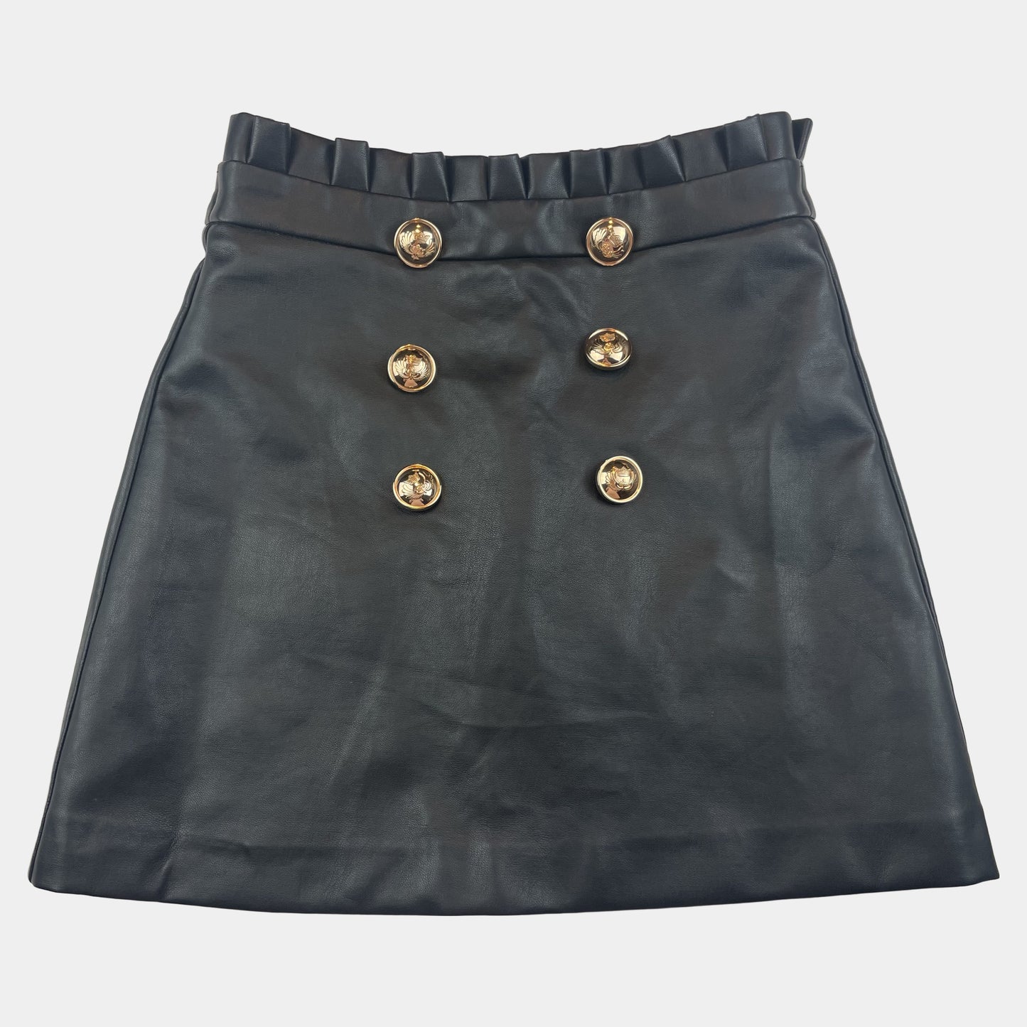Schwarzer Kunstleder-Rock mit goldenen Zierknöpfen – front