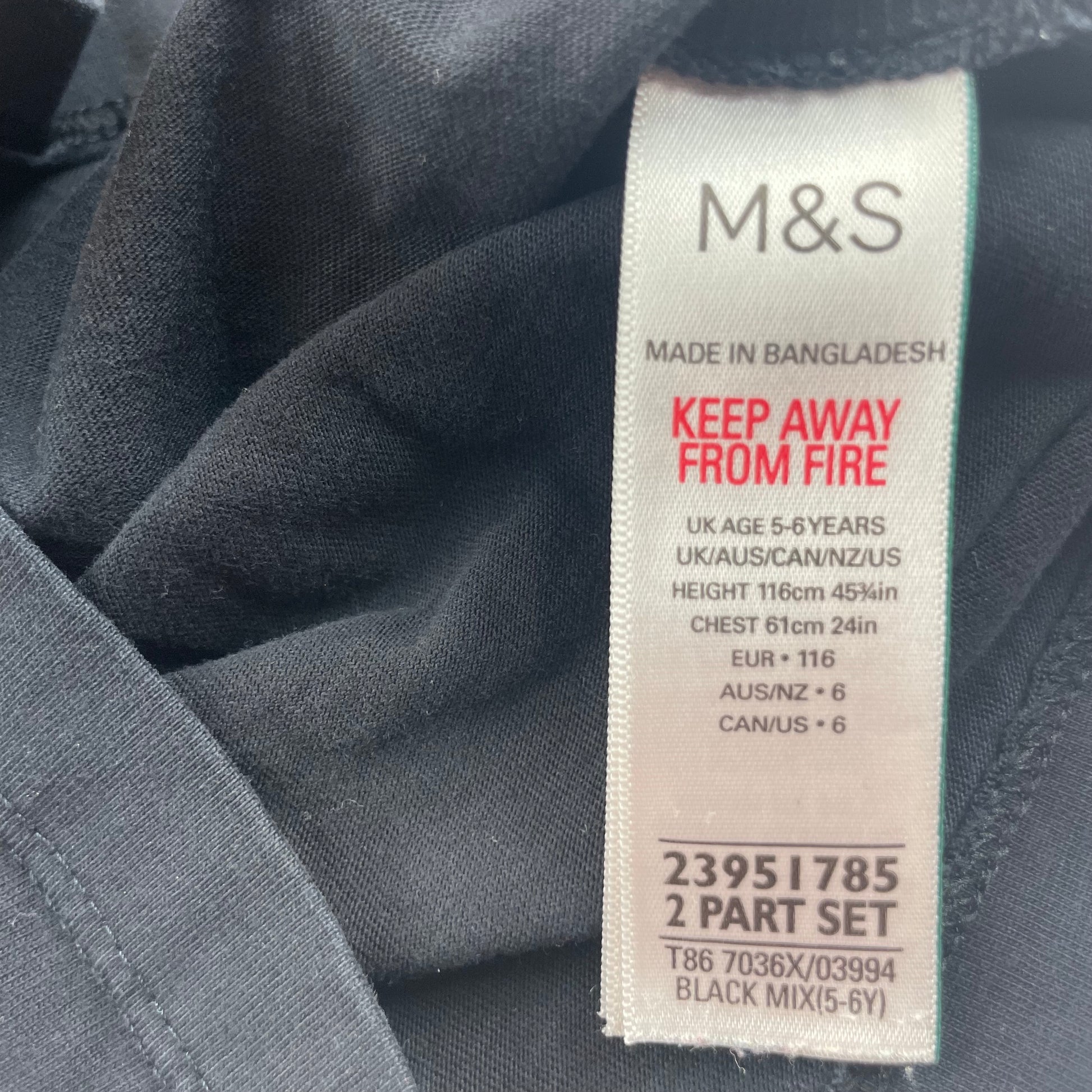 Schwarzer Baumwoll-Schlafanzug mit Skelett-Design für Kinder 5-6 Jahre – label