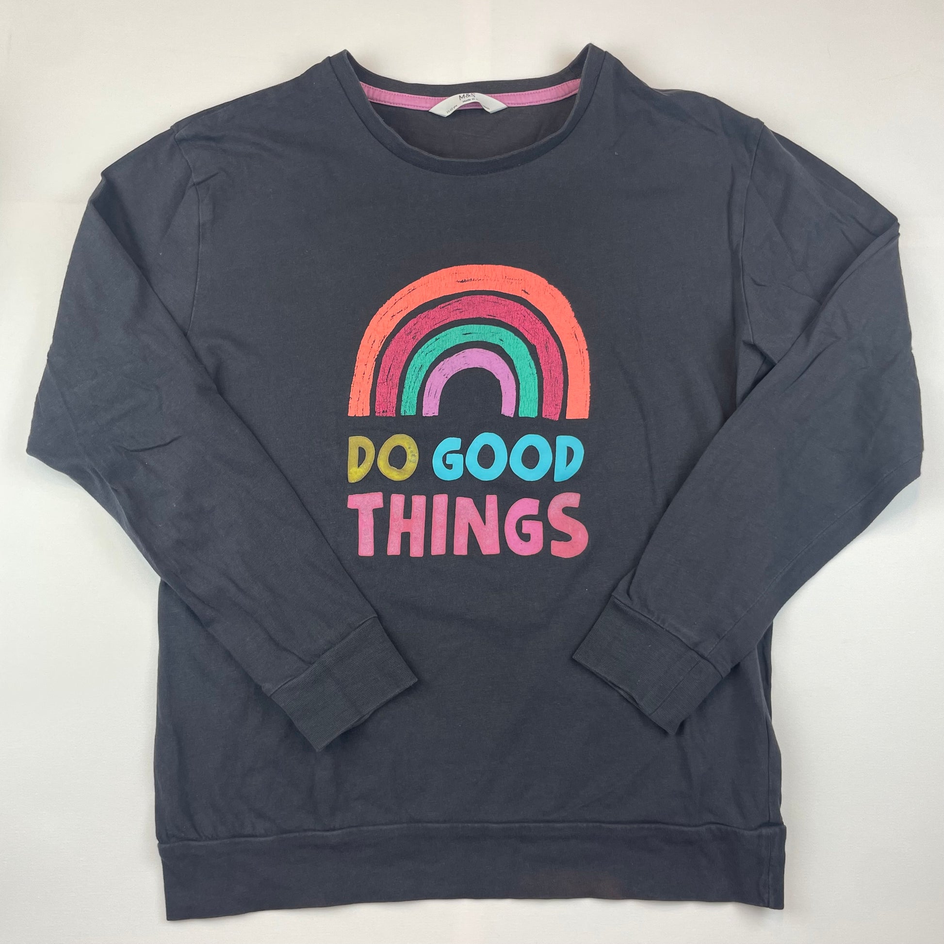 Grauer Baumwoll-Pullover mit Regenbogen-Print und Schriftzug 'Do Good Things' für Kinder. – front