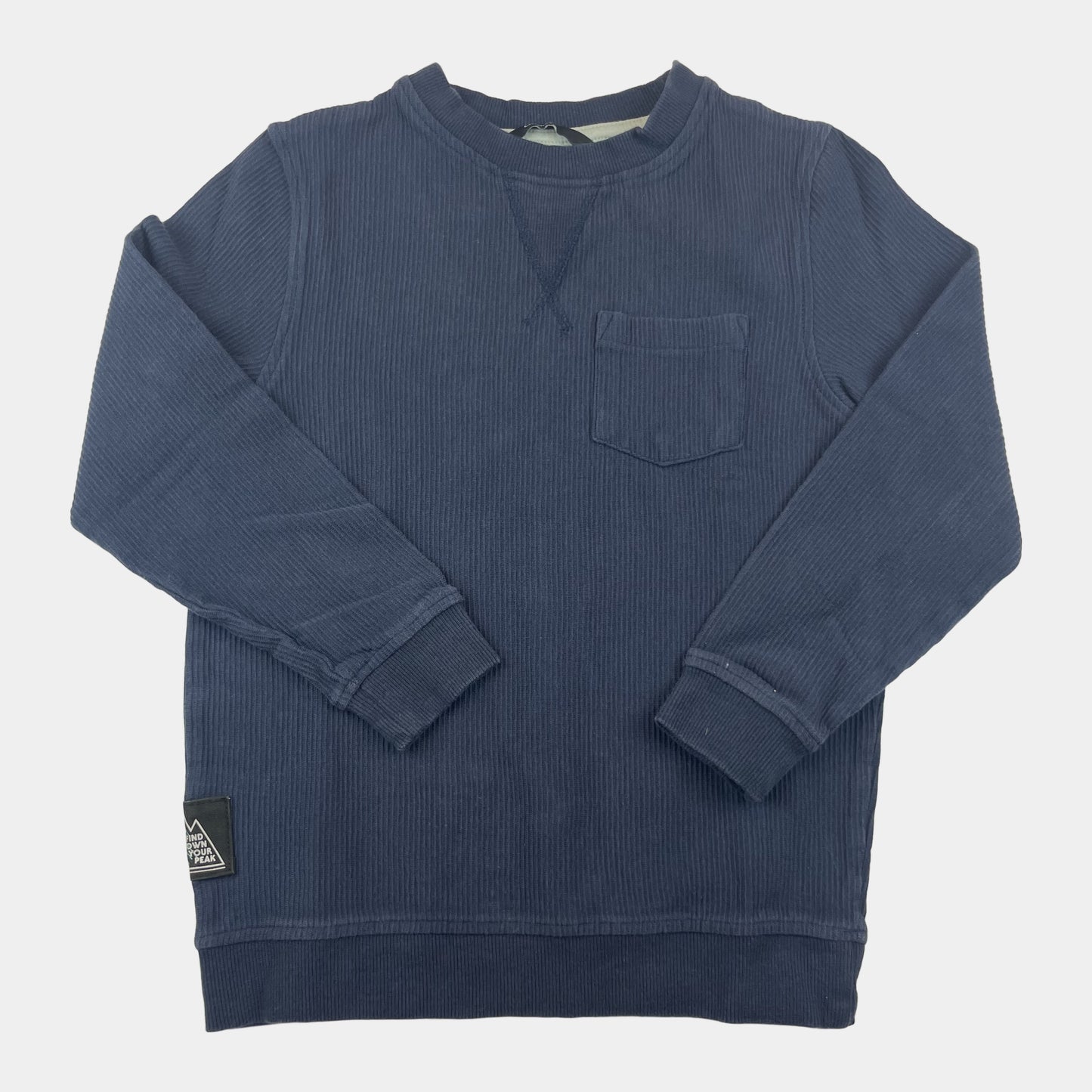 Dunkelblauer Baumwoll-Pullover mit Rippstruktur und kleiner Brusttasche – front