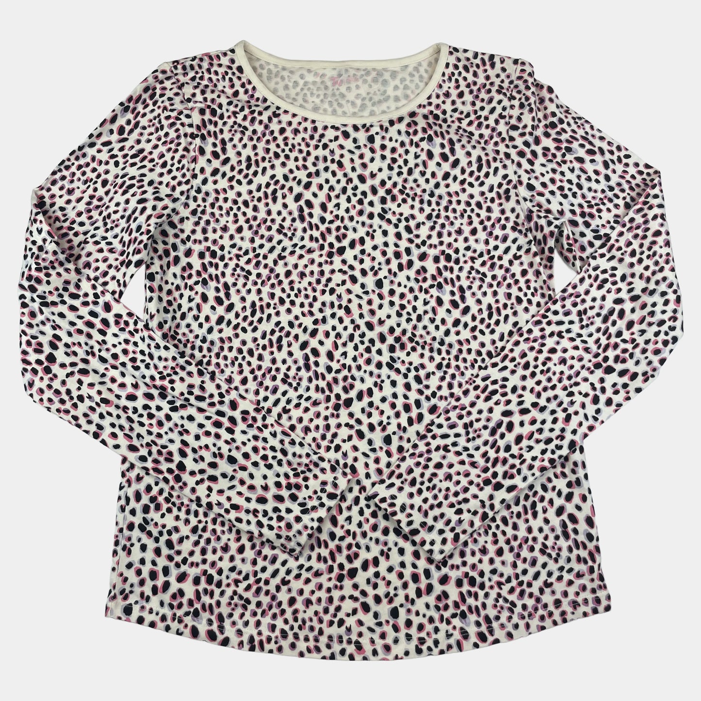 Langarmshirt mit Punkte-Muster in Rosa und Schwarz auf weißem Hintergrund. – front