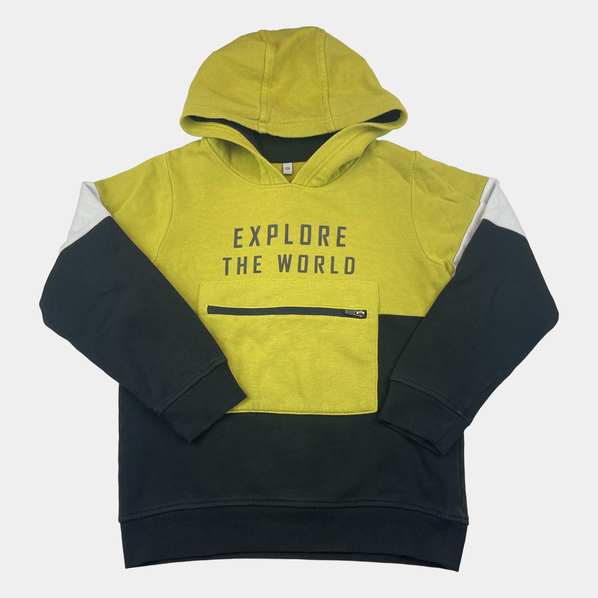 Grüner Hoodie mit Schriftzug "Explore the World" und Kapuze. – front