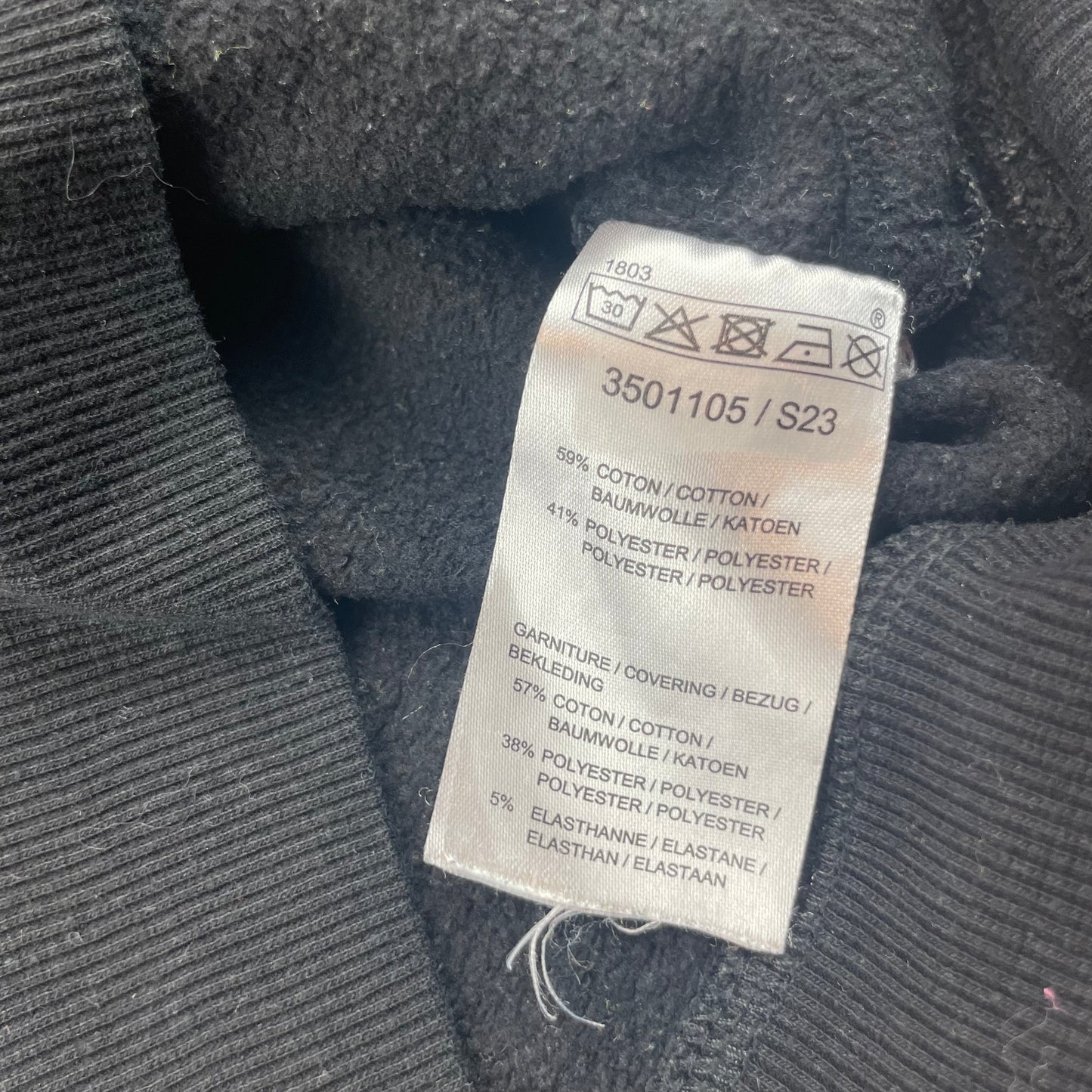 Grüner Hoodie mit Schriftzug "Explore the World" und Kapuze. – label