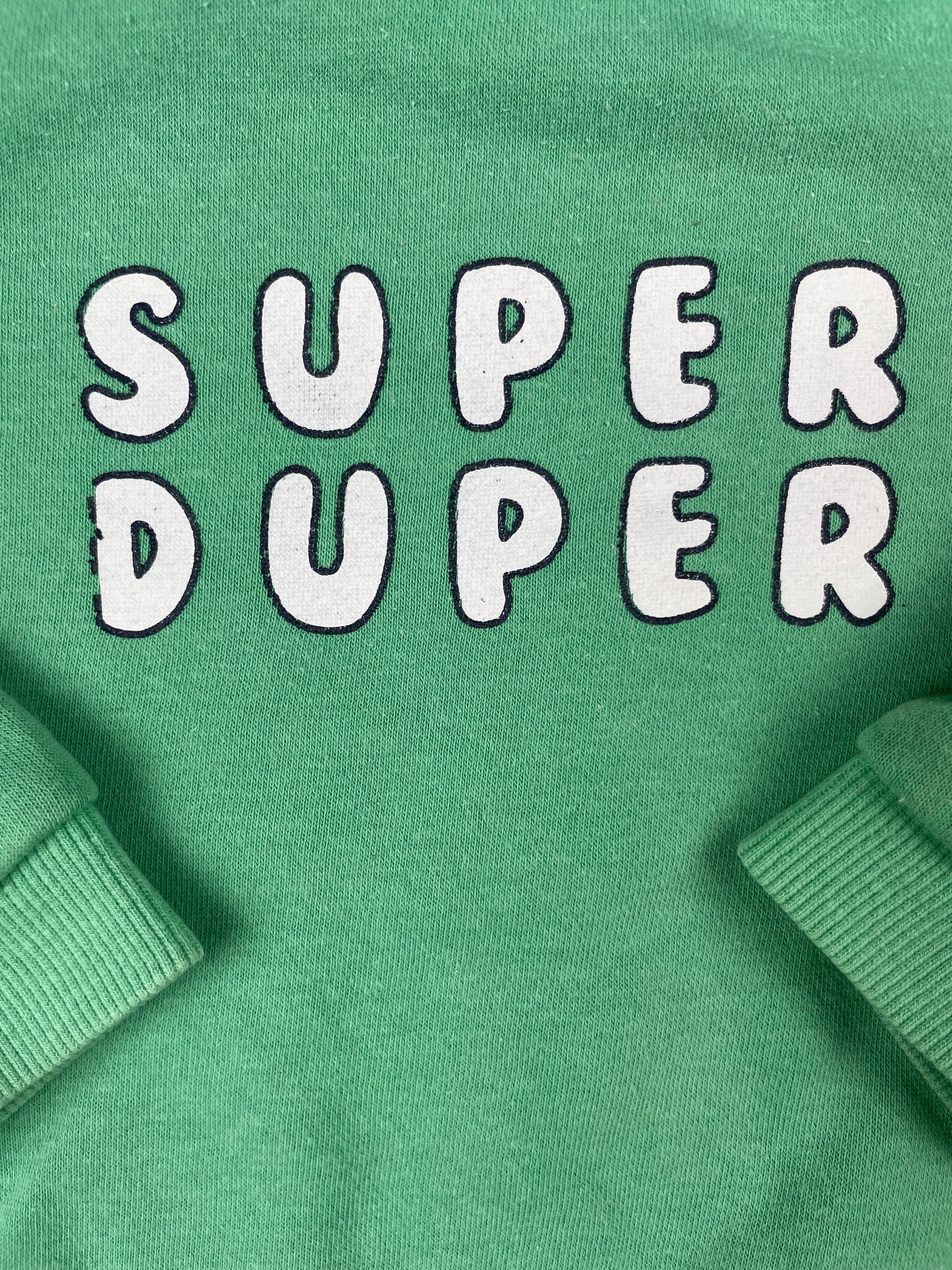 Grünes F&F Sweatshirt mit „SUPER DUPER“-Print, Größe 9–12 Monate – detail