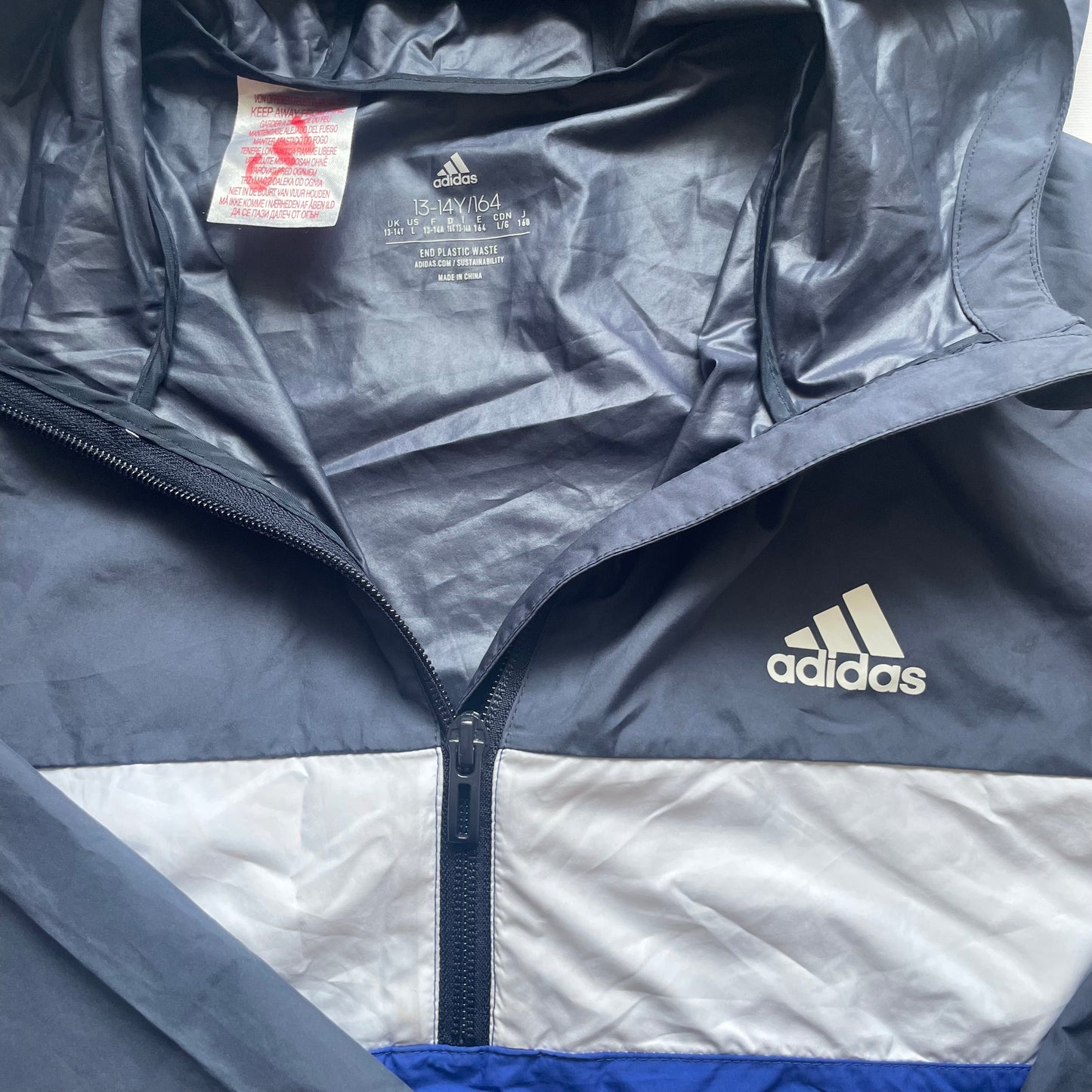Grauer und blauer Windbreaker mit Kapuze von Adidas, Größe 13-14 Jahre – zip