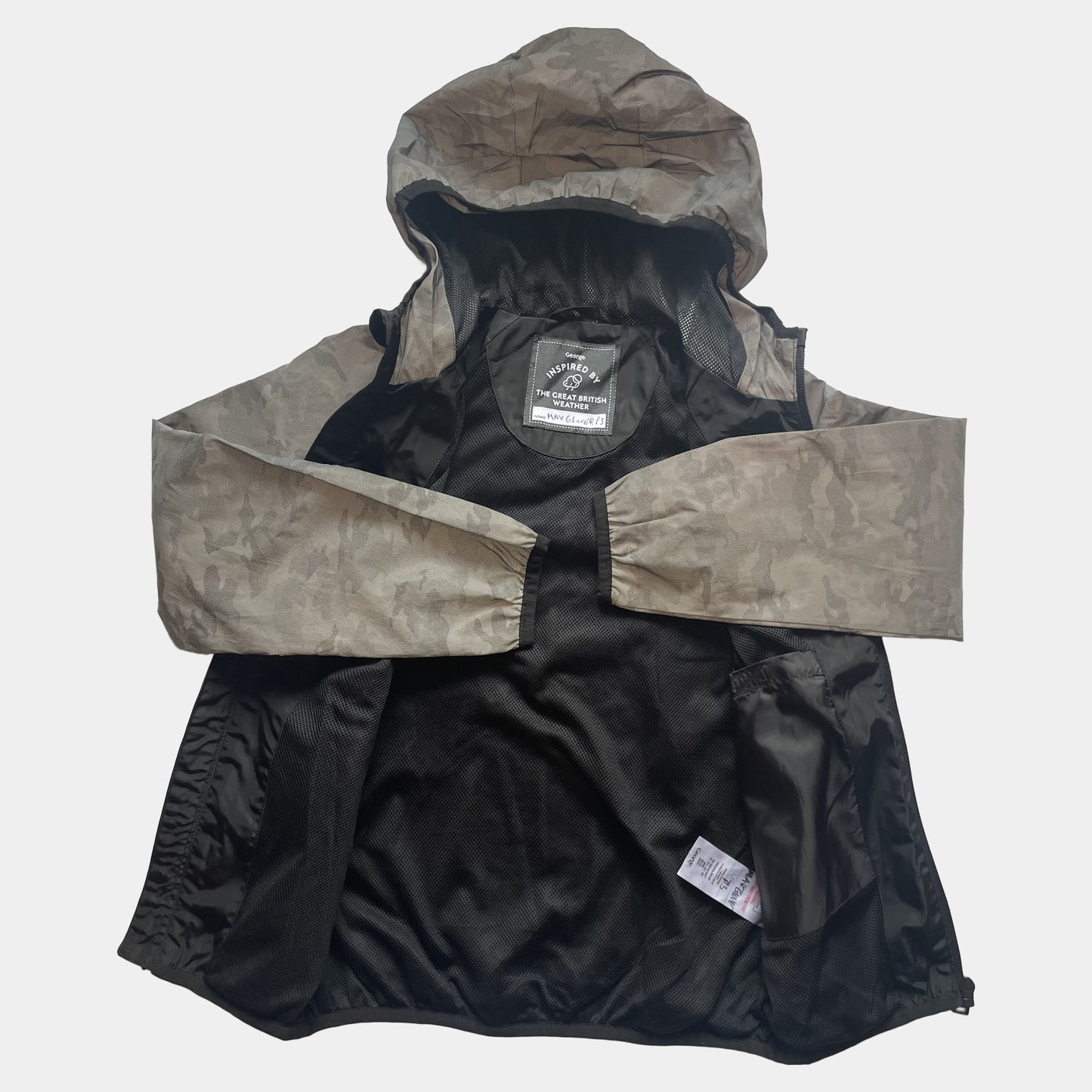 Graue und schwarze Jacke mit Kapuze und Camouflage-Muster für Kinder, Größe 6-7 Jahre – front