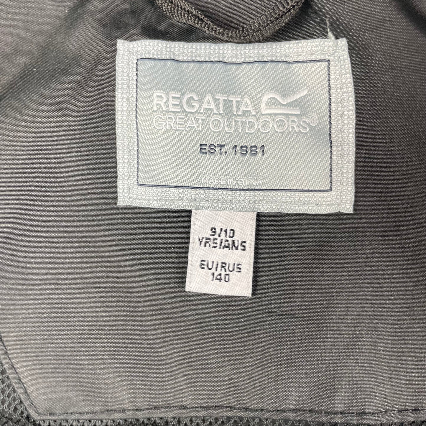 Schwarze Regatta Kapuzenjacke für Kinder, Größe 9-10 Jahre – label