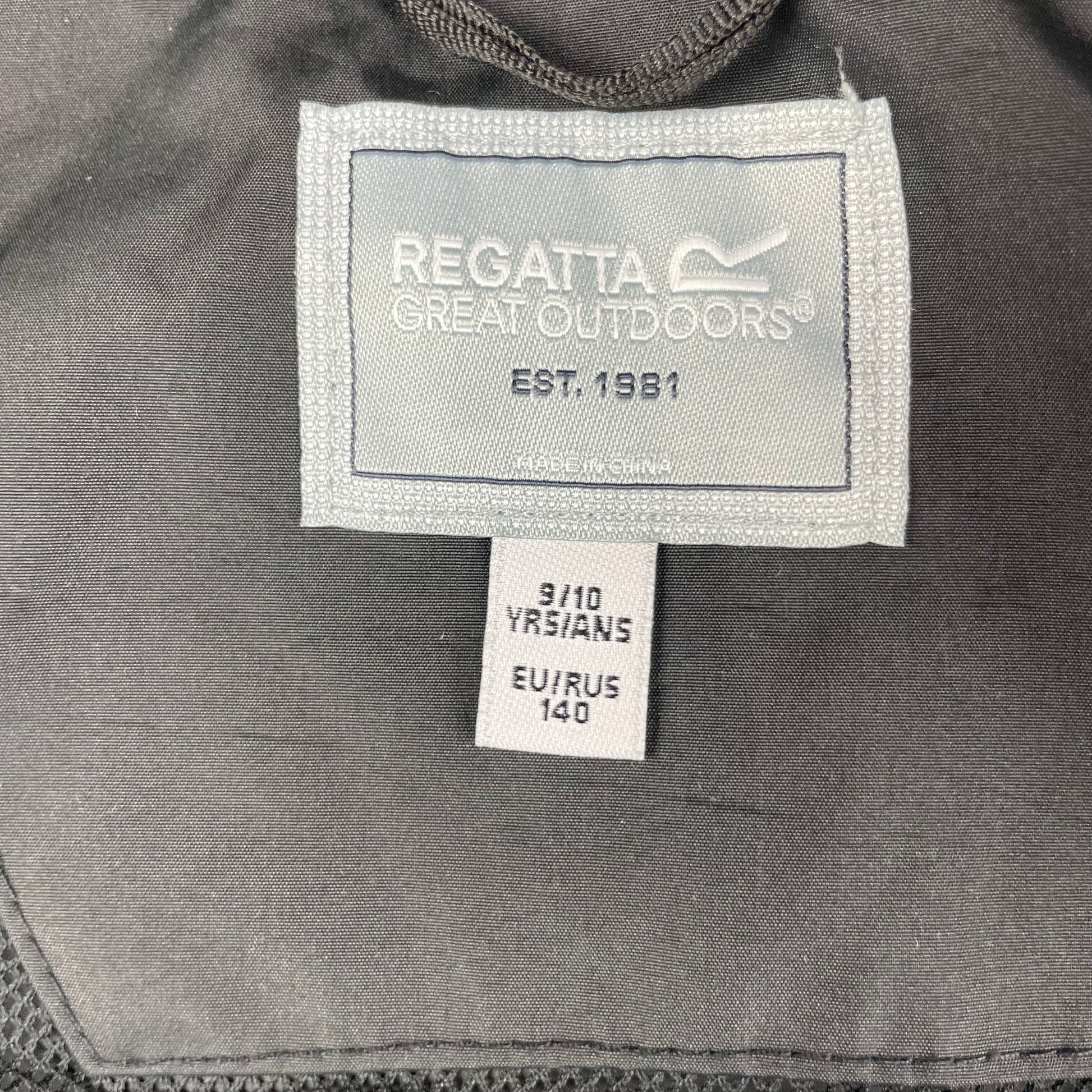 Schwarze Regatta Kapuzenjacke für Kinder, Größe 9-10 Jahre – label