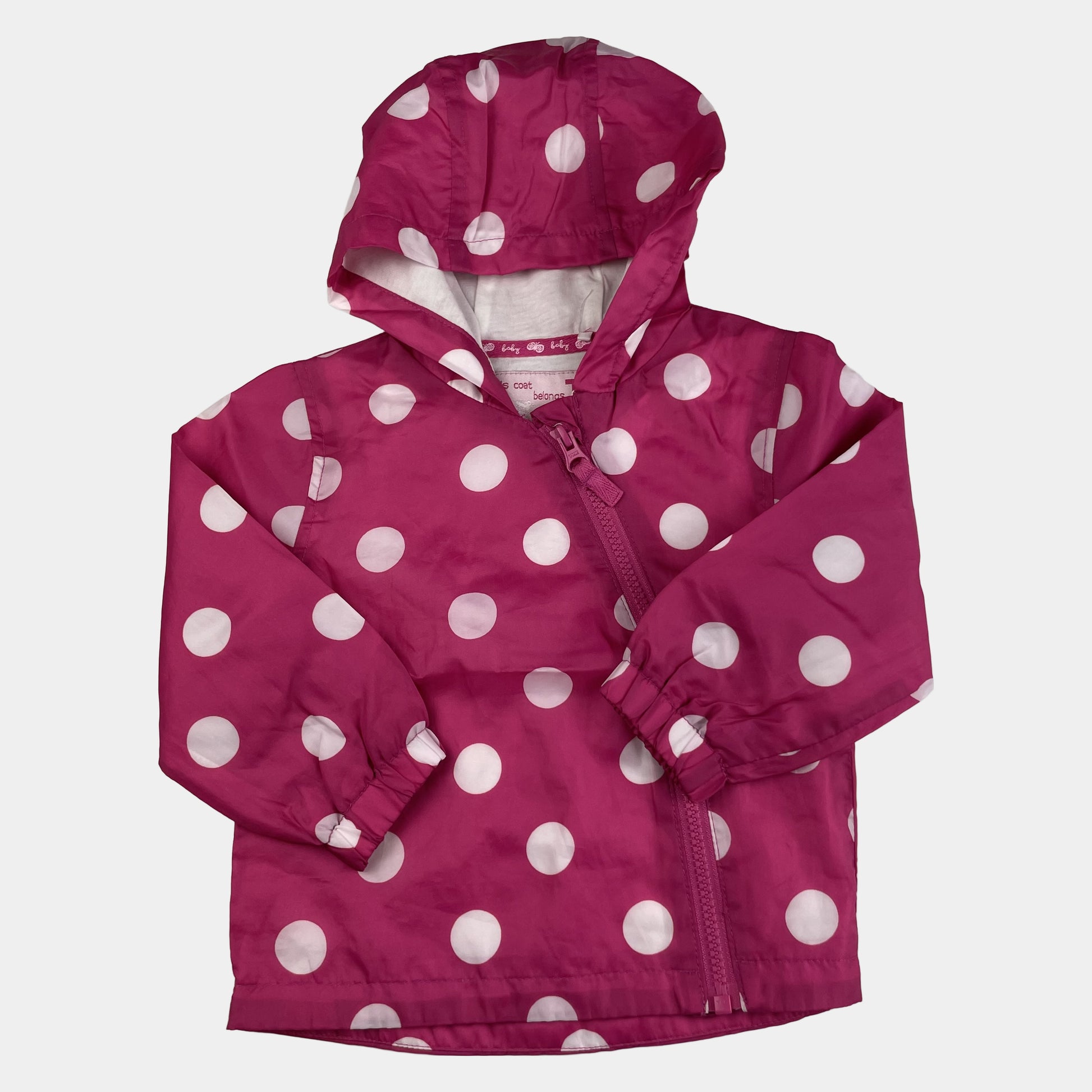 Pinkfarbene Regenjacke mit weißen Punkten und Kapuze von Tu für Kinder, Größe 9-12 Monate. – front