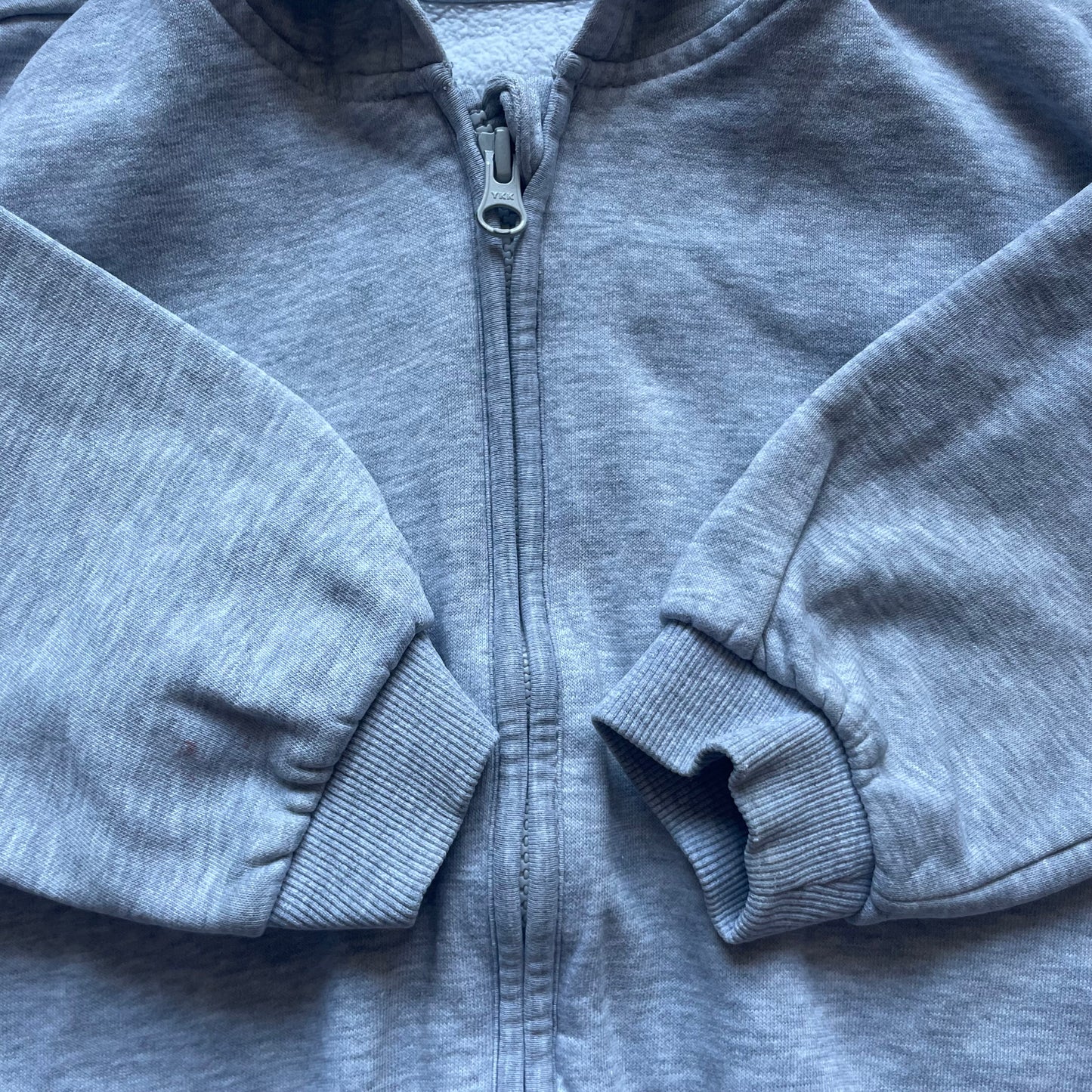 Graue Kapuzenjacke mit Reißverschluss für Kinder, Größe 3-4 Jahre – detail