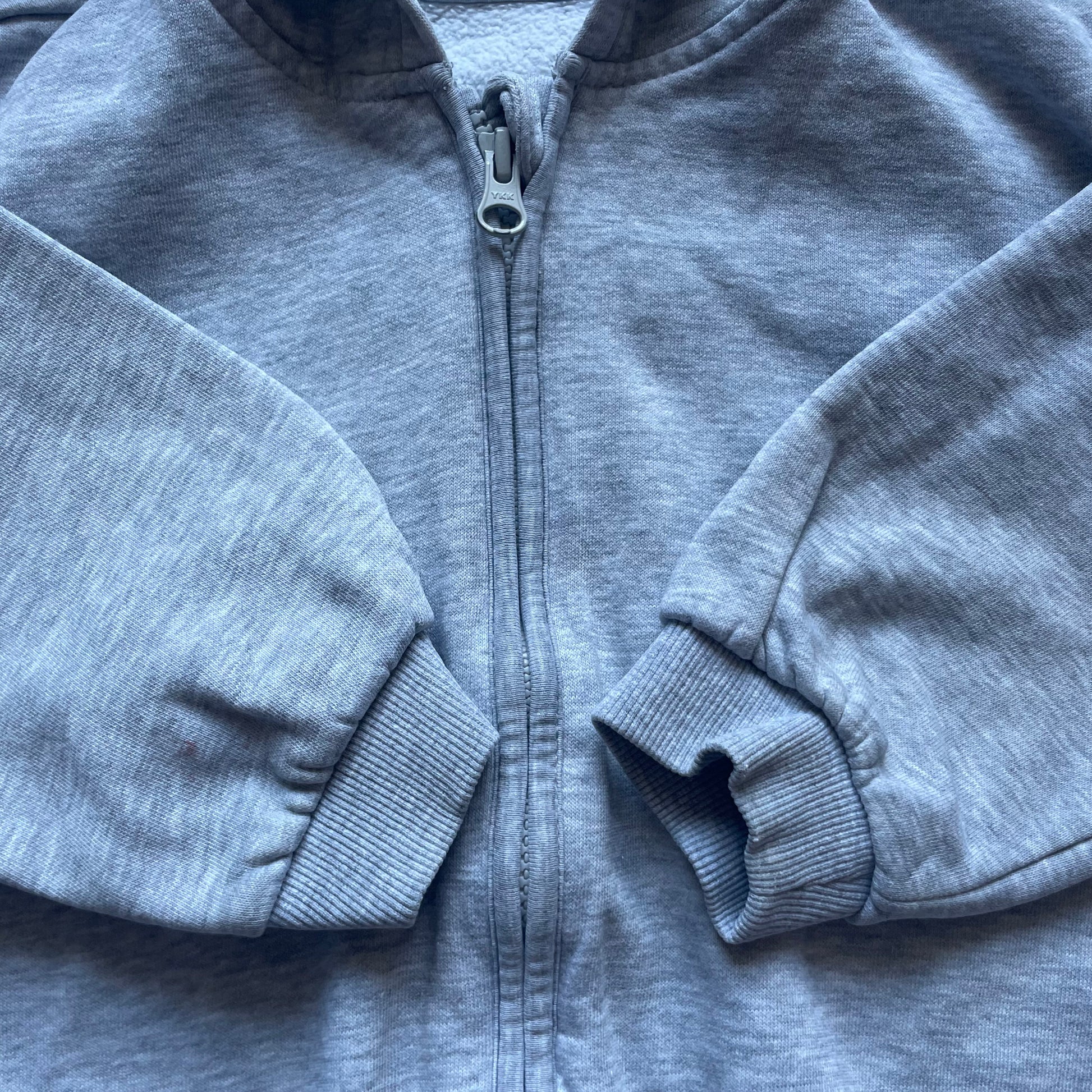 Graue Kapuzenjacke mit Reißverschluss für Kinder, Größe 3-4 Jahre – detail