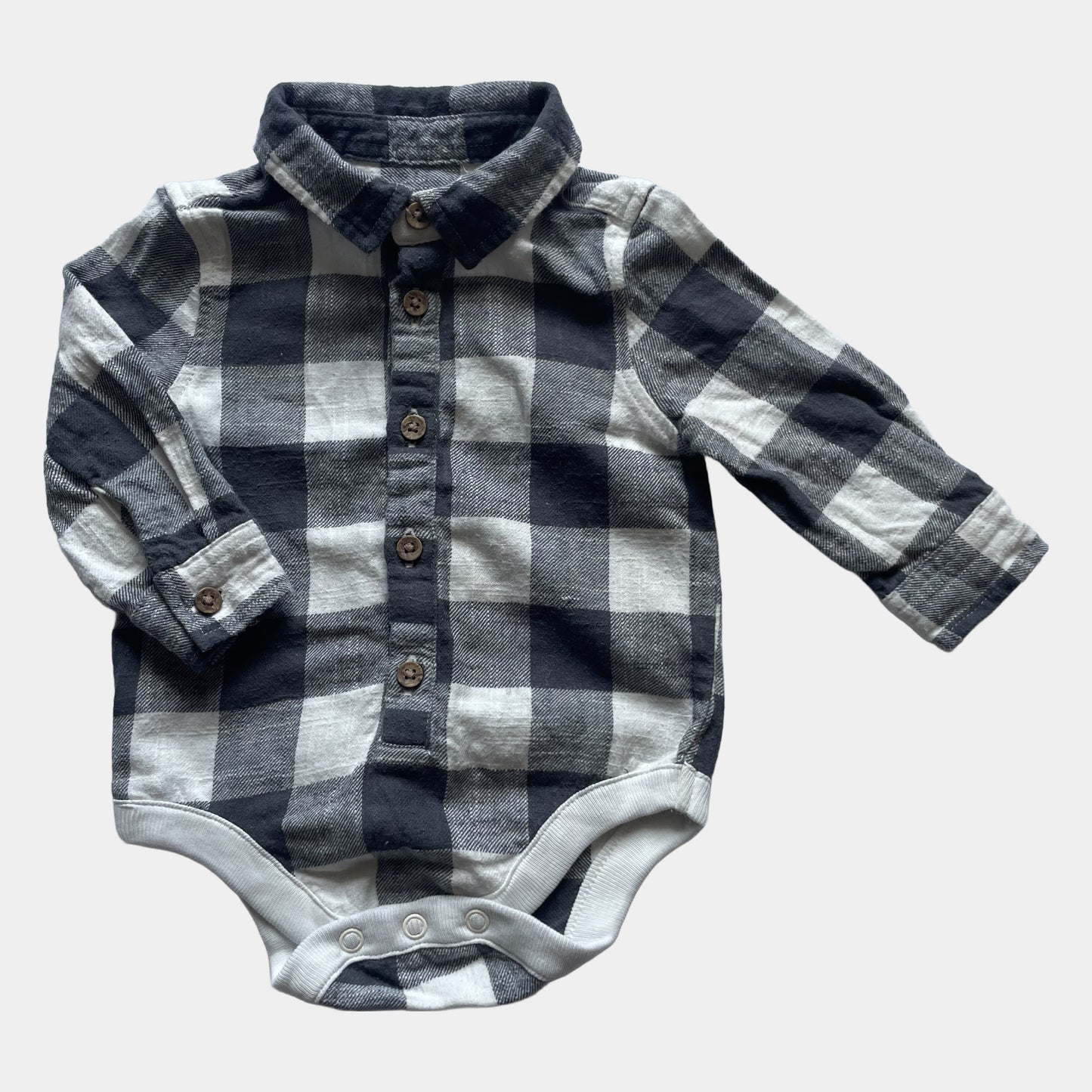 Schwarz-Weiß kariertes Baby-Body mit langen Ärmeln, Größe 3-6 Monate, von George – front