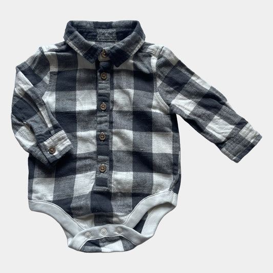 Schwarz-Weiß kariertes Baby-Body mit langen Ärmeln, Größe 3-6 Monate, von George – front