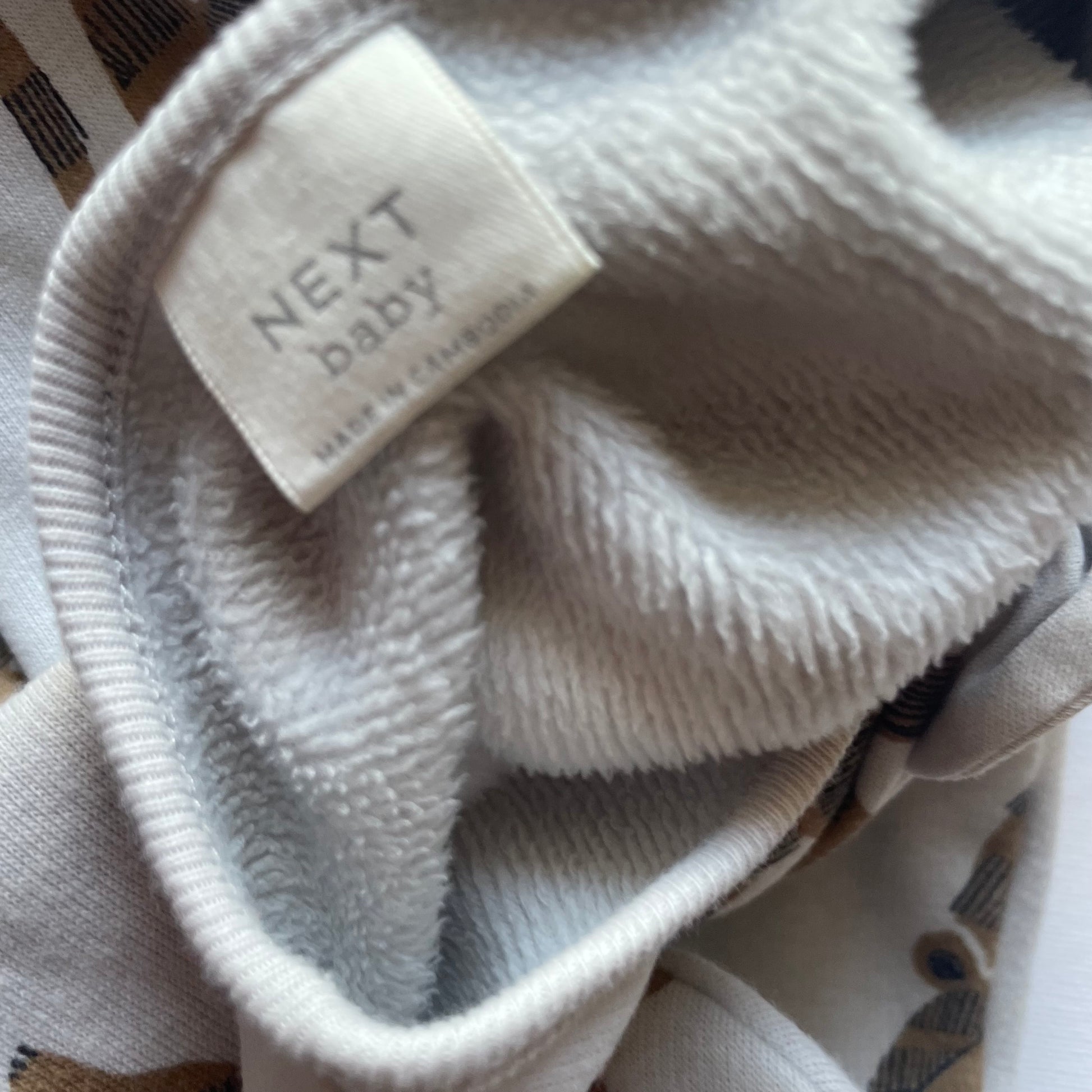 Grauer Overall mit Tiger-Print für Babys, 3-6 Monate, von Next – fabric