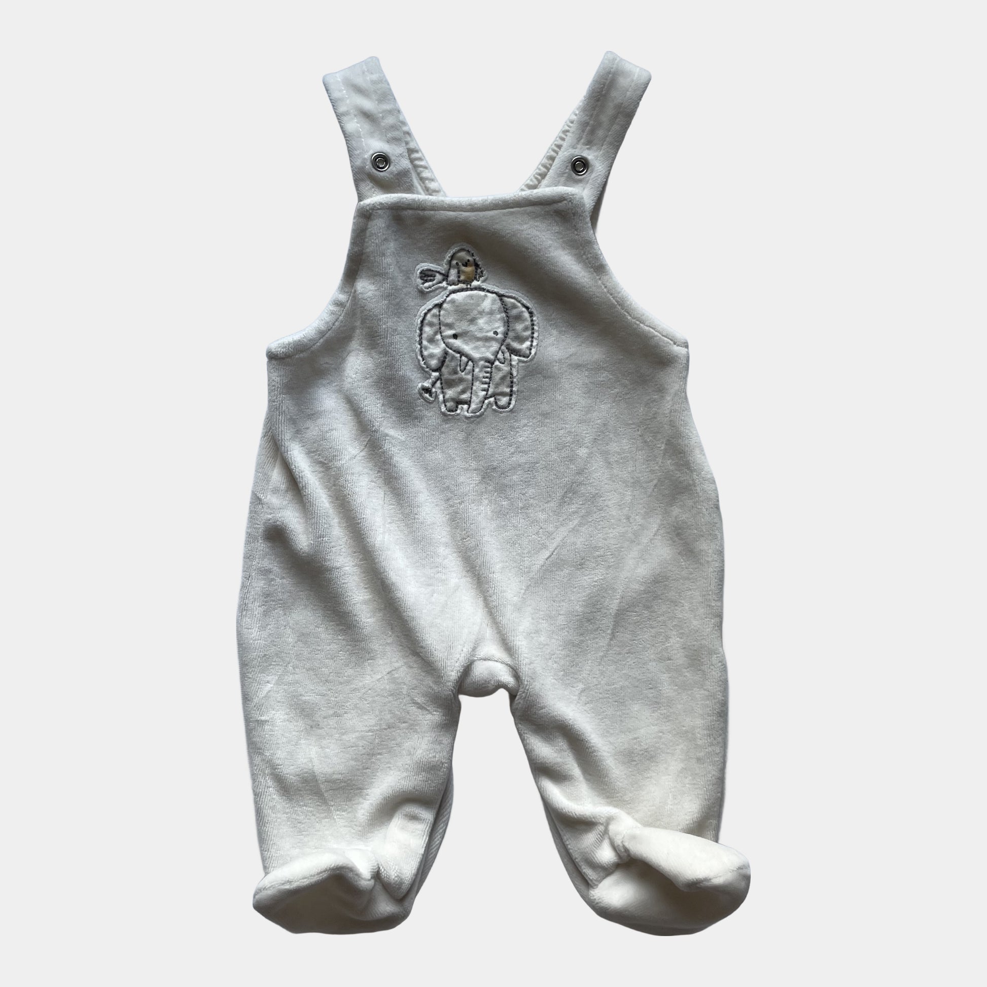 Weißer Overall mit Elefantenmotiv, geeignet für Neugeborene, von George. – front