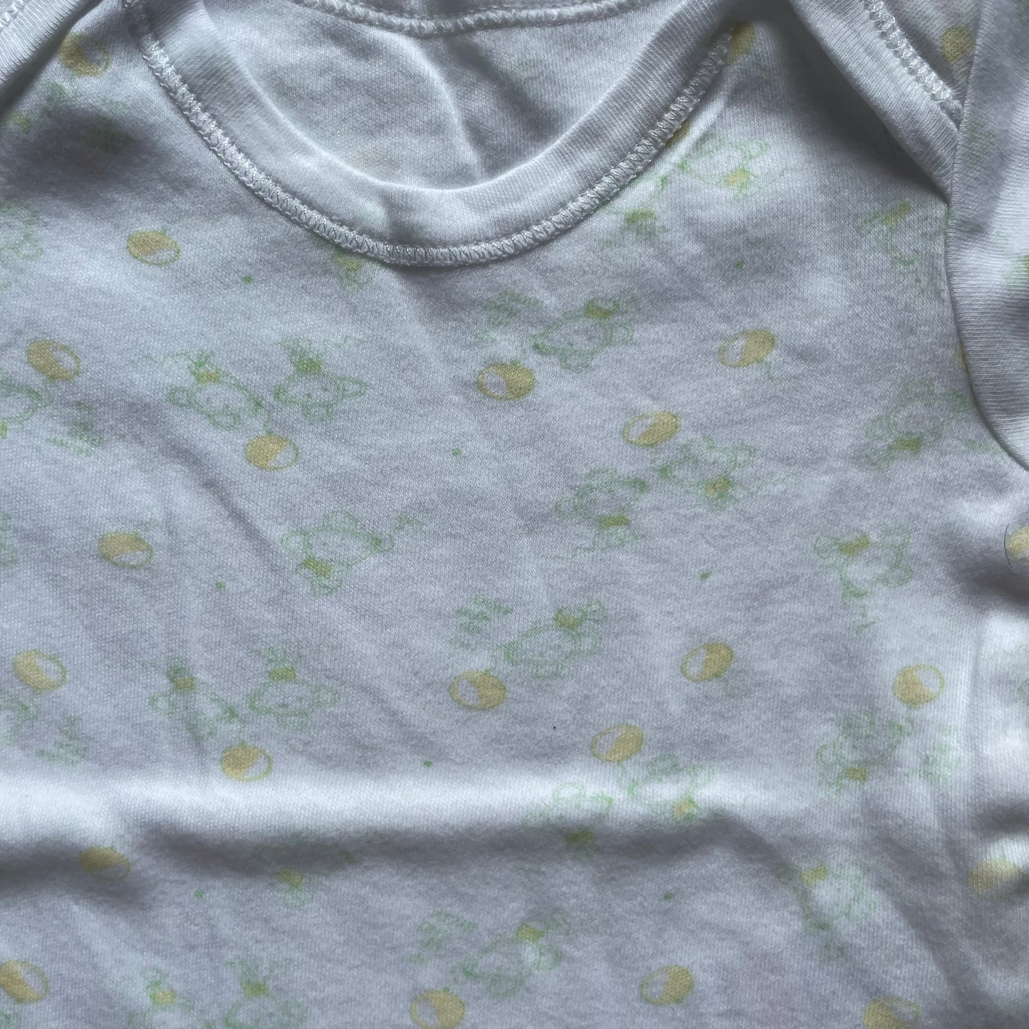 Weißer Body mit Zitronenmuster, Größe 0–3 Monate, 100% Baumwolle, von George, sehr guter Zustand – detail